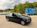 BMW E36 318i Limousine VFL | Diamantschwar... - BMW 318 aus 1993: 318i E36