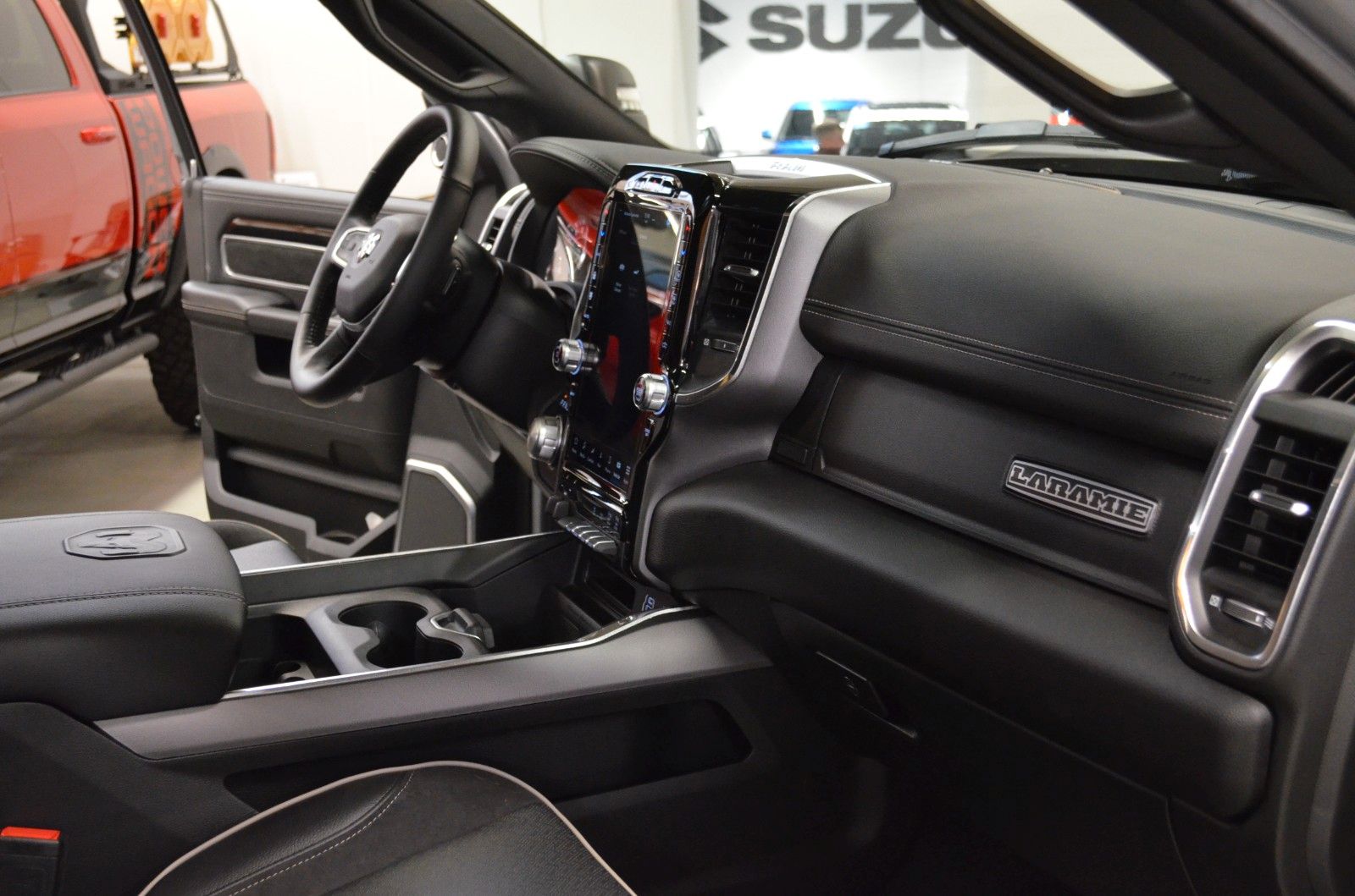 Fahrzeugabbildung Dodge RAM 2500 Laramie NIGHT Mega Cab 4x4