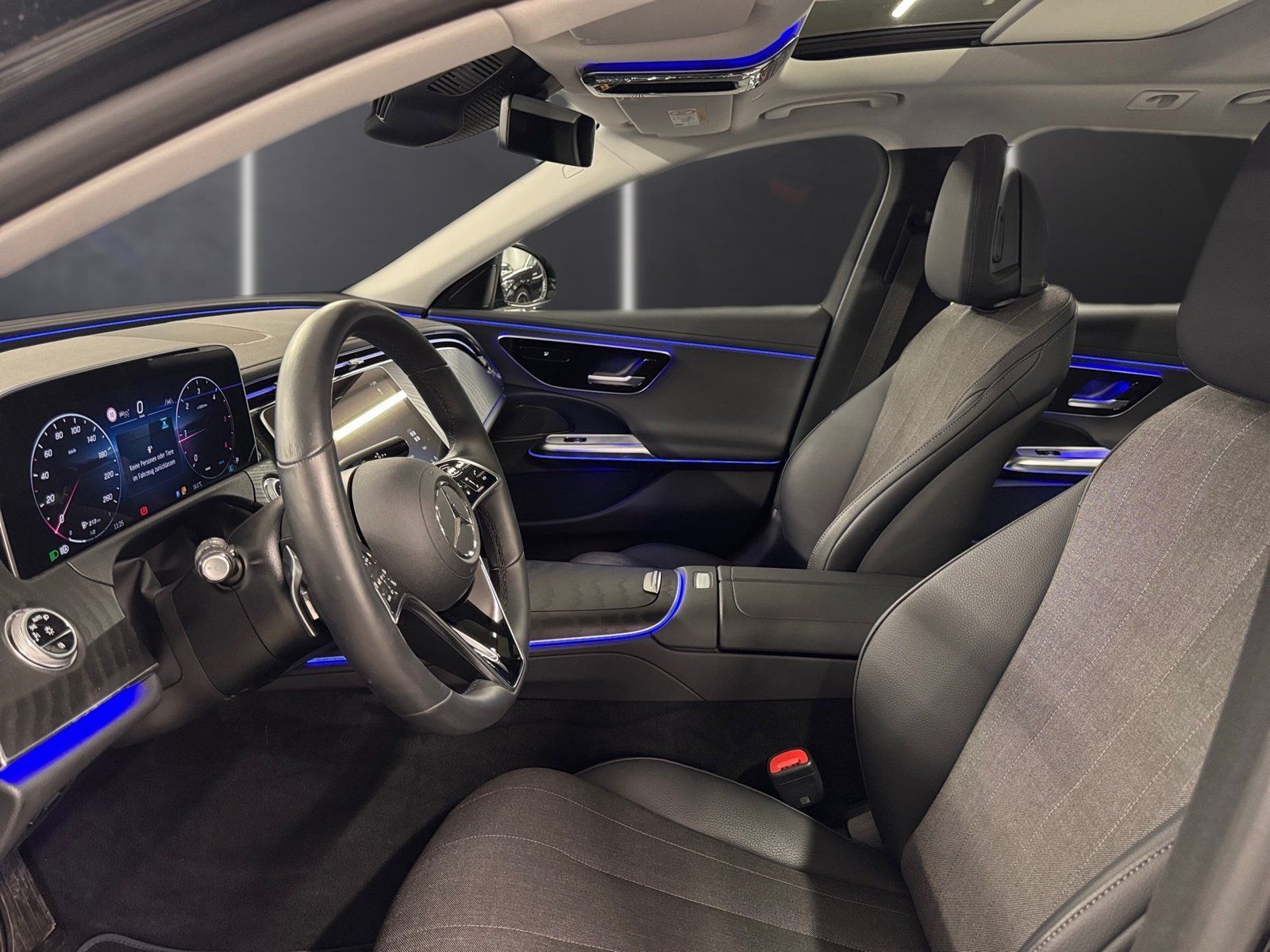Fahrzeugabbildung Mercedes-Benz E 220 T d Avantgarde*AHK*Pano*Distro*Totwink*LED