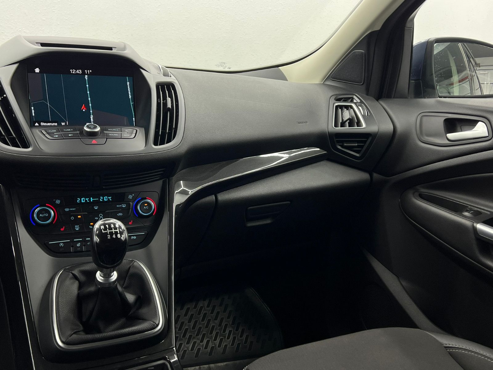 Fahrzeugabbildung Ford Kuga Titanium/NAVI/2-ZONEN/KAMERA/2.HAND