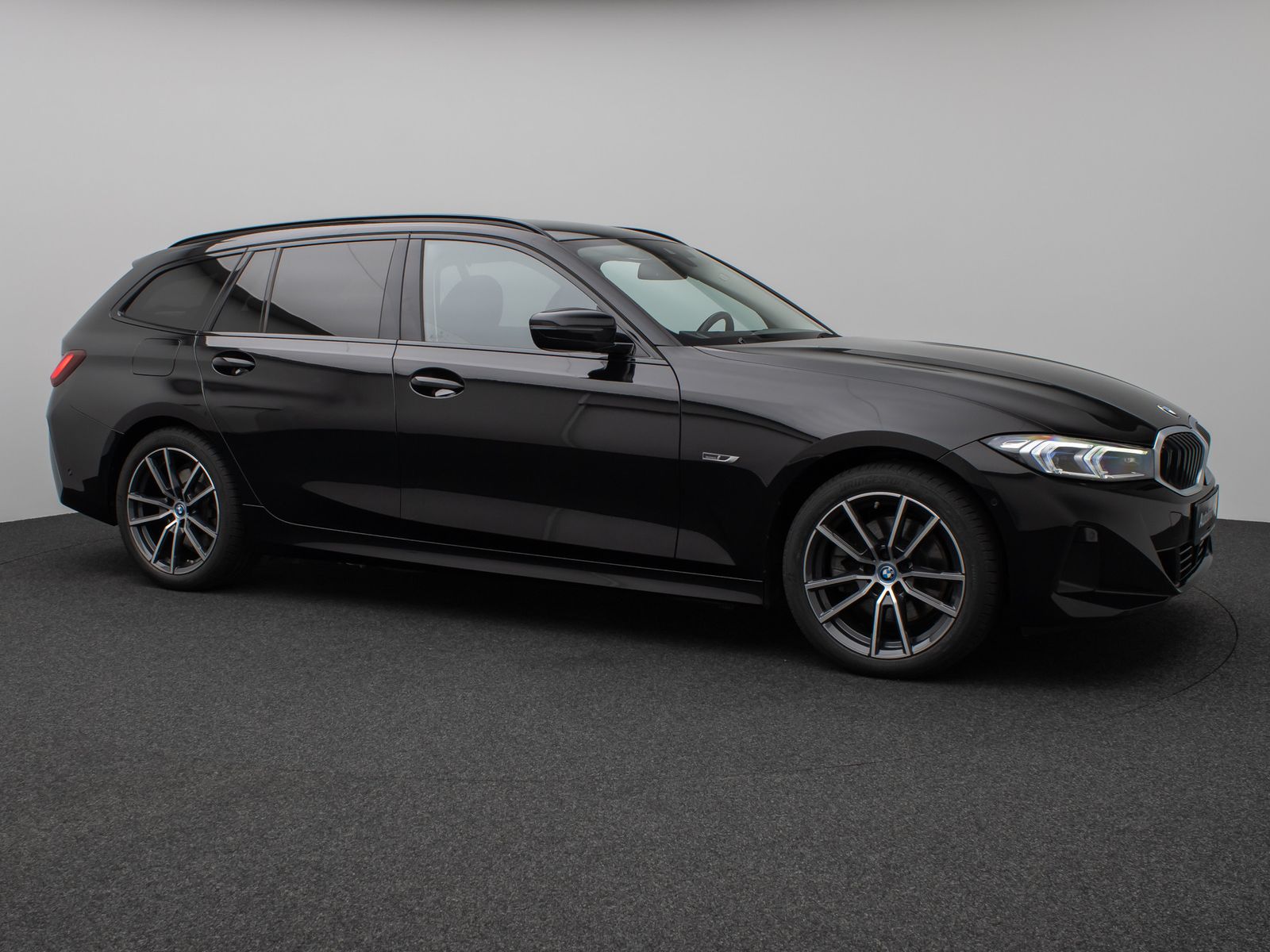 Fahrzeugabbildung BMW 330e Kamera HUD DAB H/K Stop&Go AHK Komfort LED