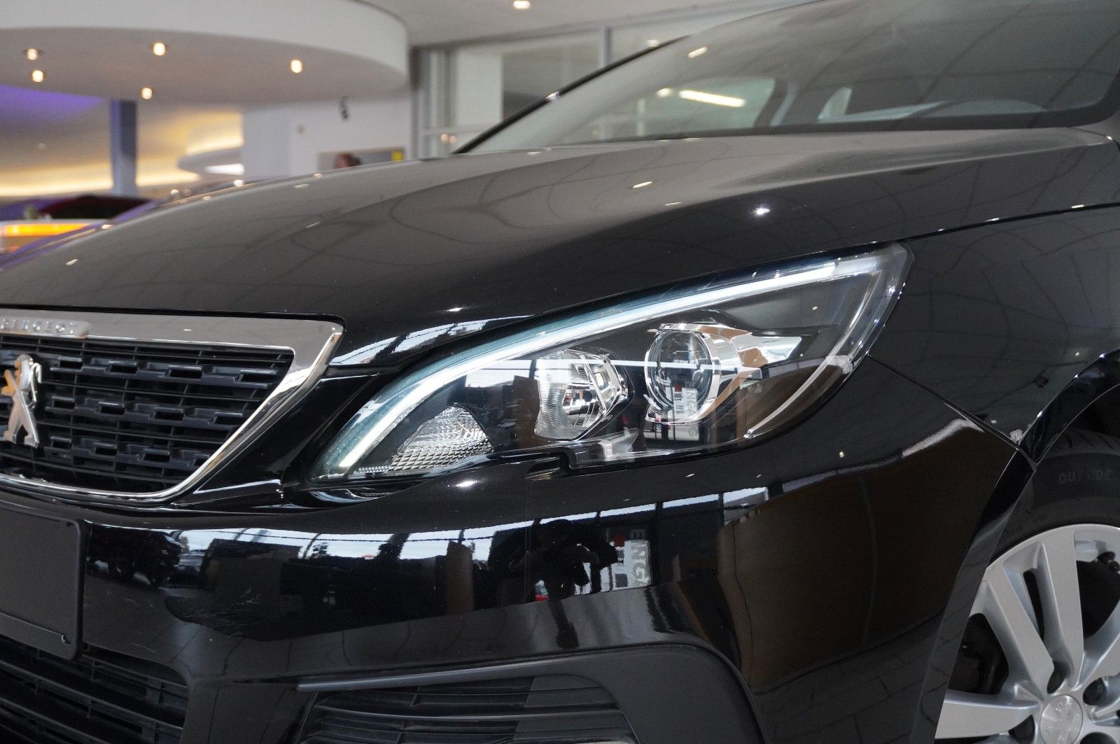 Fahrzeugabbildung Peugeot 308 LIM. 1.2T ACTIVE PACK NAVI/LED/TEMP./DAB+