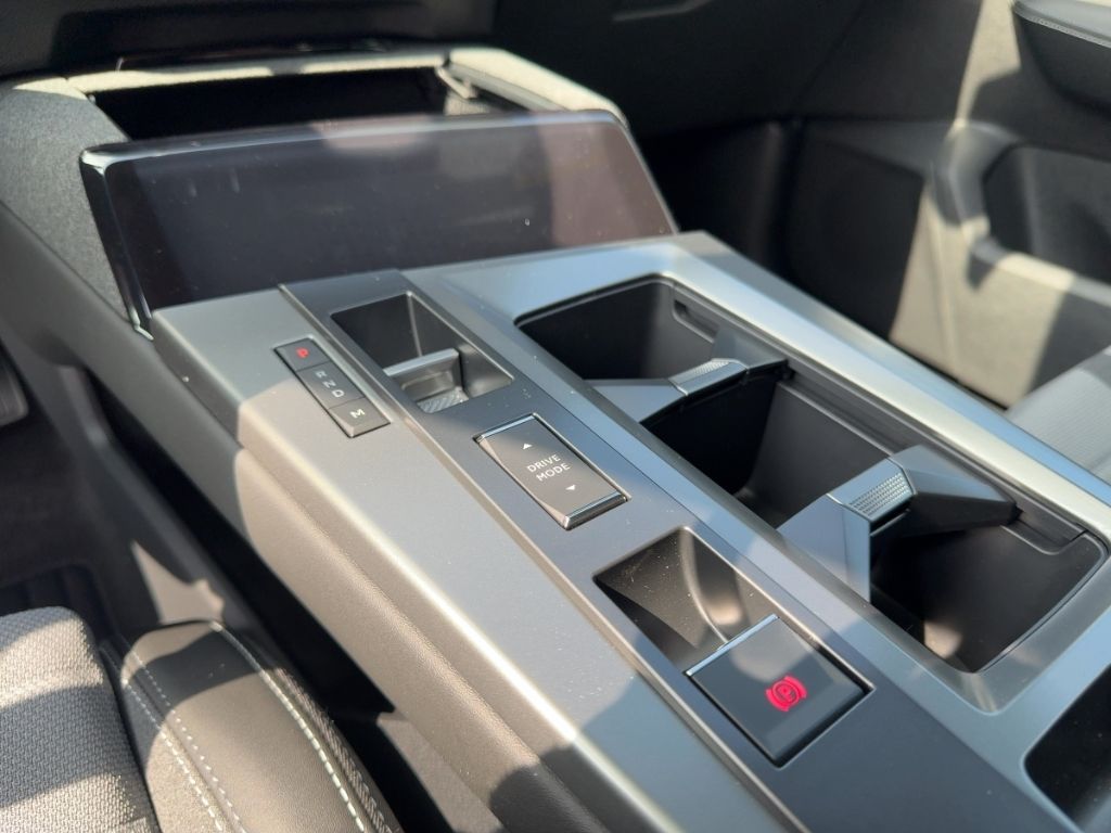 Fahrzeugabbildung Opel Grandland GS, AHK, Allwetter, 360 Grad Kamera, e