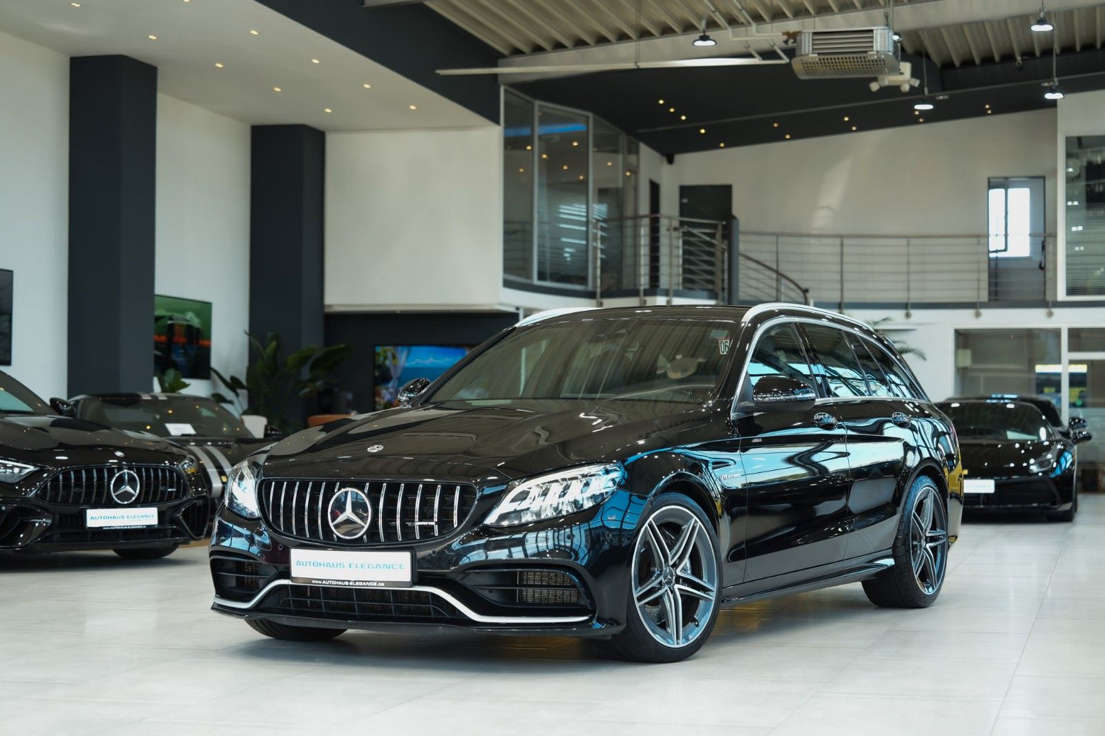 MERCEDES-BENZ C 63 AMG T-Modell*PERF-ABGAS*SPORTSITZE*BURM*LED