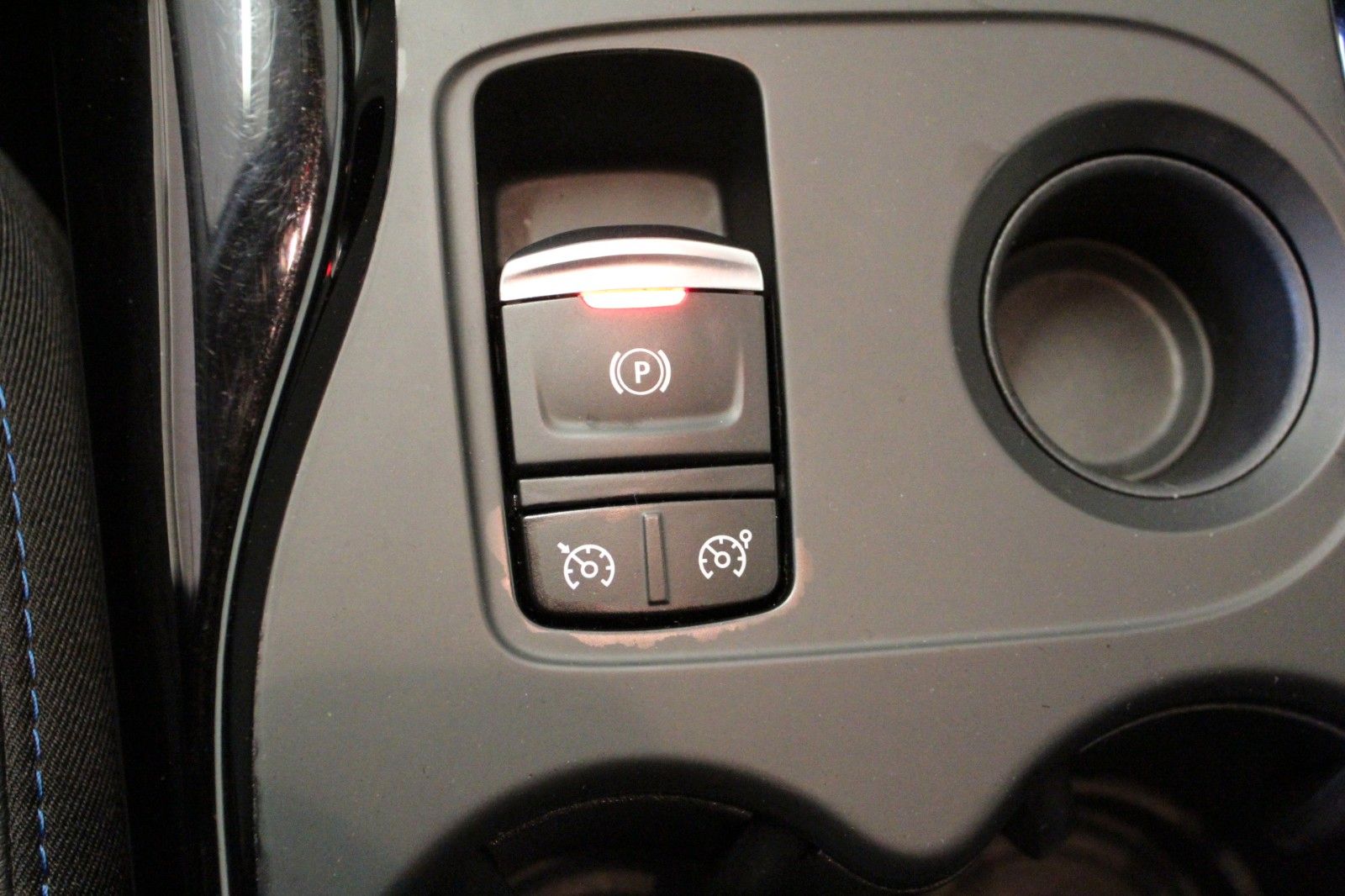 Fahrzeugabbildung Renault Kadjar TCe 140 EDC Limited  Automatik