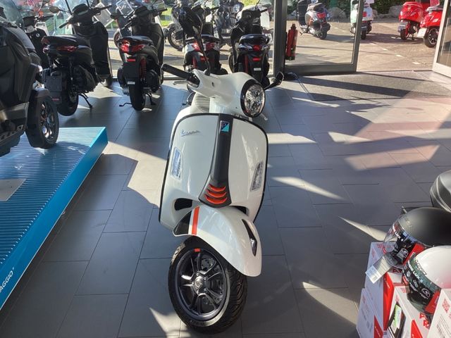 Vespa GTS 125 Supersport Bianco UVP 6.299€ TAGES ZULAS