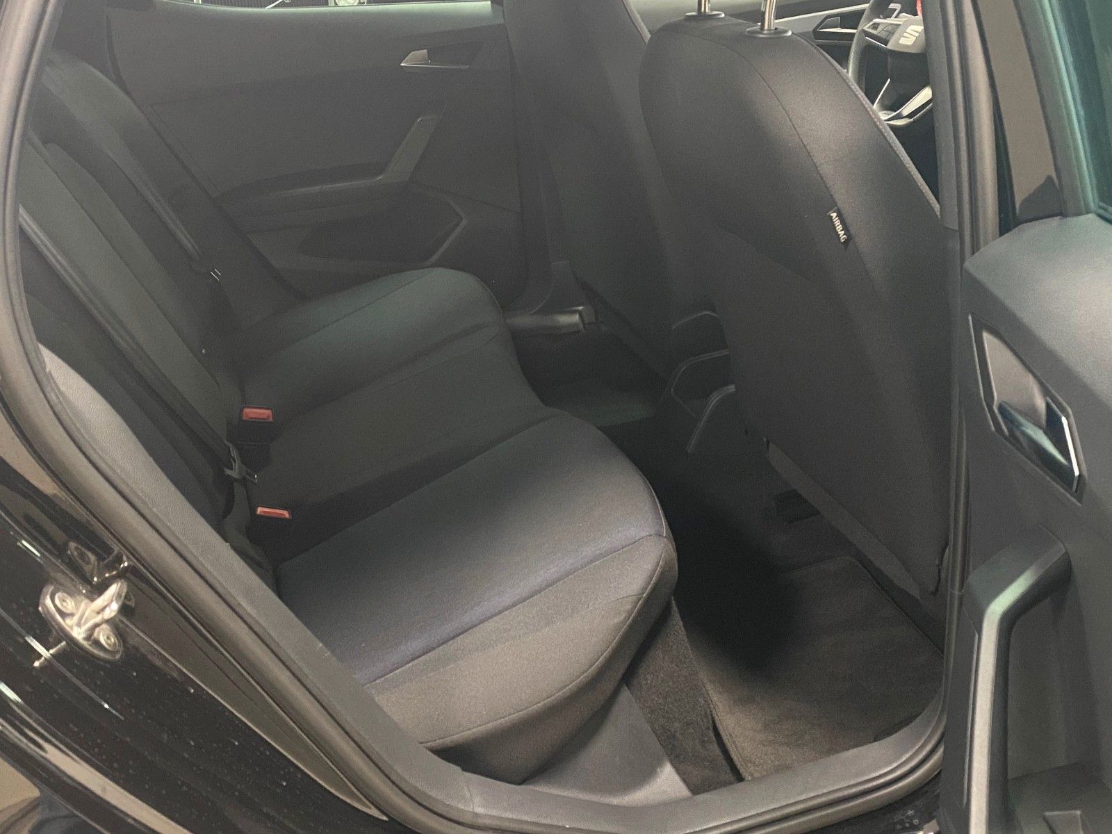 Fahrzeugabbildung SEAT Arona FR 1.0 TSI+NAVIGATION+ALLWETTER+WIRELESS+