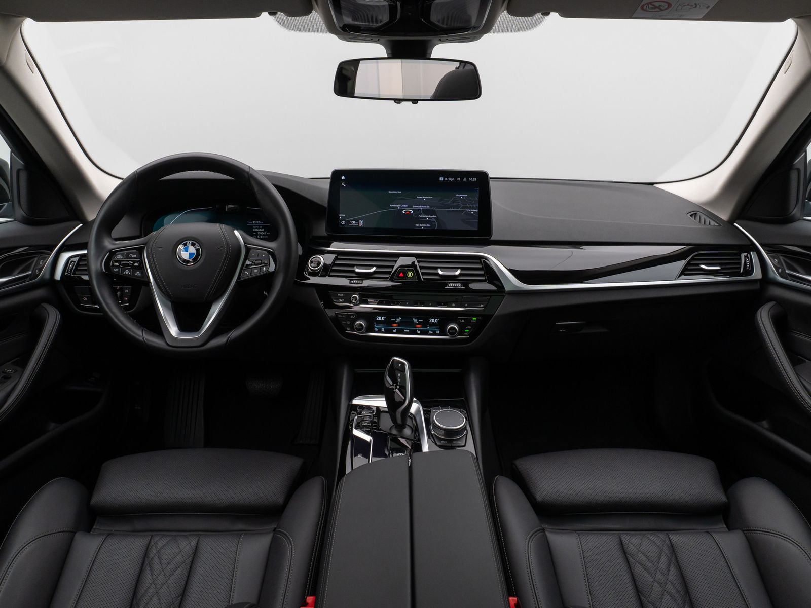 Fahrzeugabbildung BMW 520d Panorama Kamera DAB HiFi ACC Alarm M Sport