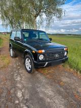 Lada Niva 4X4 Urban AHK Sitzheizung - Lada Urban: 4.4