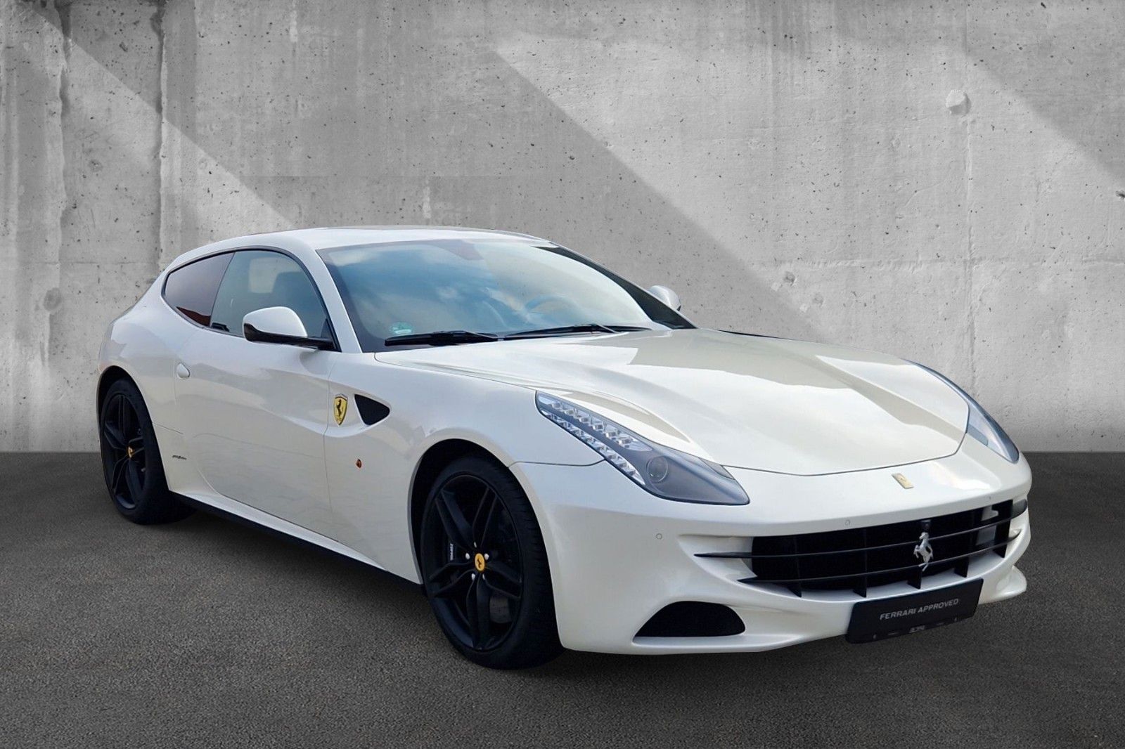 Fahrzeugabbildung Ferrari FF*dt. Auto*Lift*Carbon*Sitzbelüftung*Display*