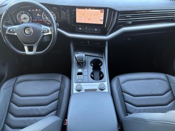 Volkswagen Touareg - 12