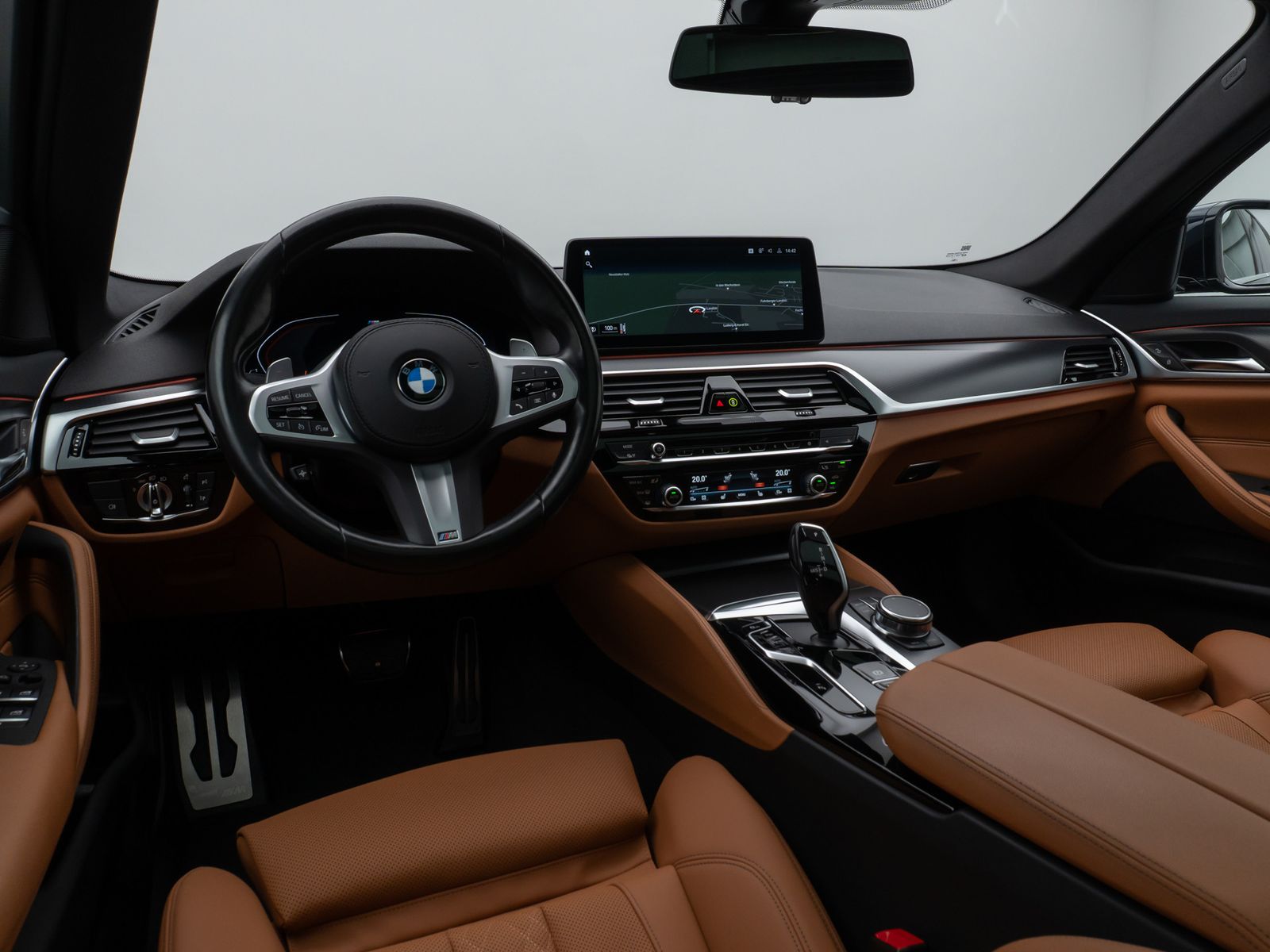 Fahrzeugabbildung BMW 530i M Sport Panorama Kamera DAB HiFi AHK Alarm