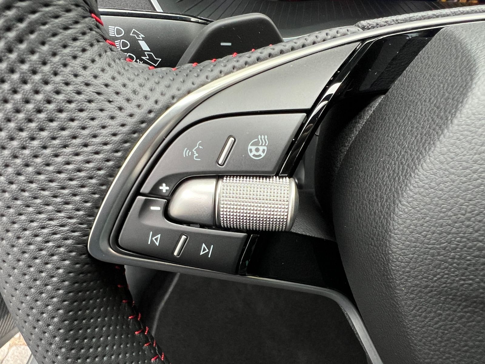 Fahrzeugabbildung SKODA Octavia Combi RS 2,0 TSI DSG *AHK, ACC, Matrix,