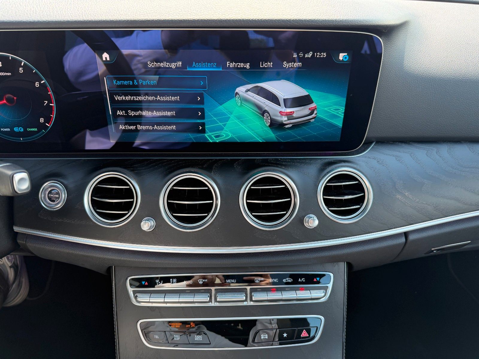 Fahrzeugabbildung Mercedes-Benz E 200 T Avantgarde+Pano+RKamera+Ambiente+TotW