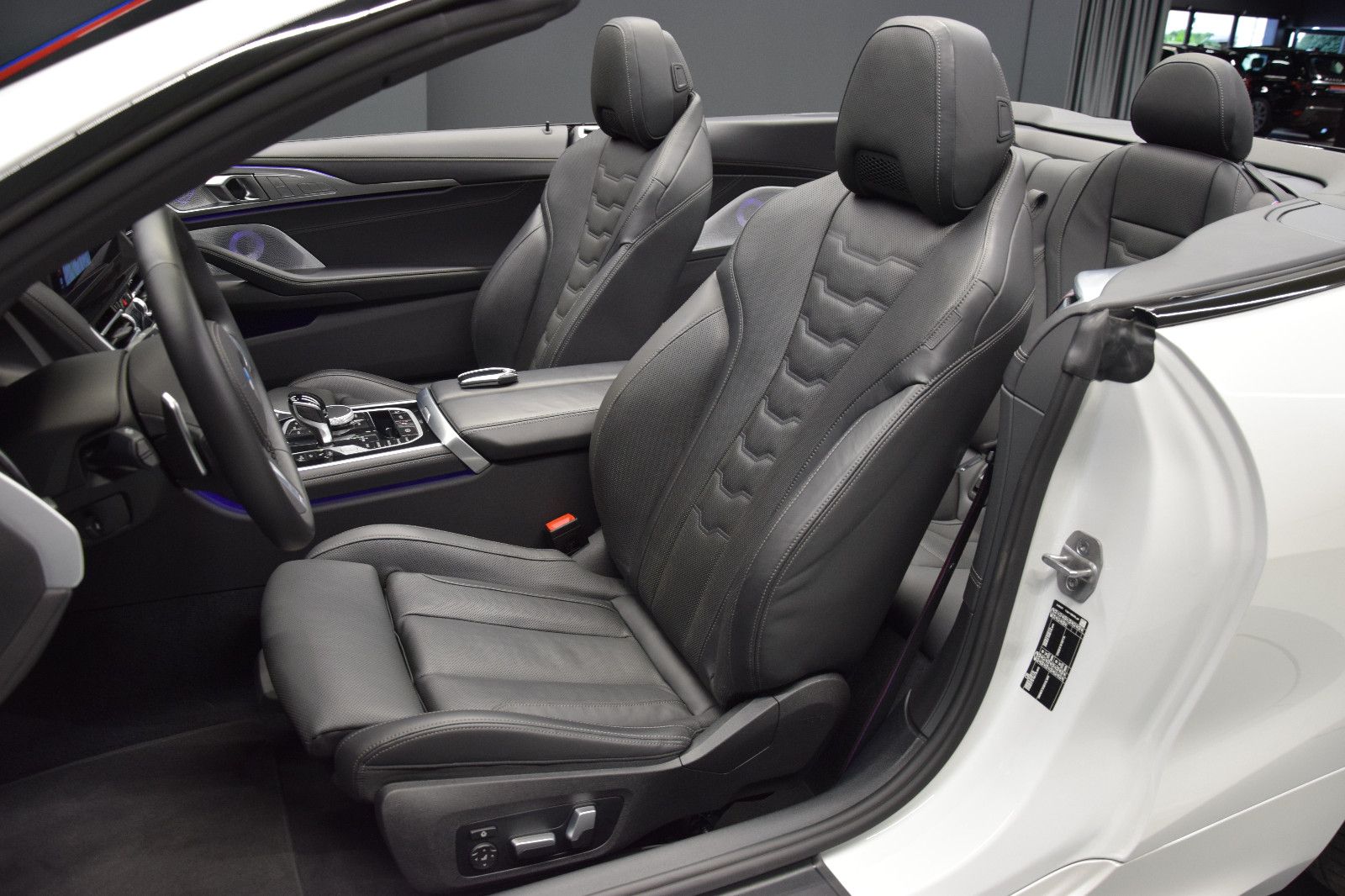 Fahrzeugabbildung BMW 840i M Sport Pro Cabrio HuD Sitzlklima Laser B&W