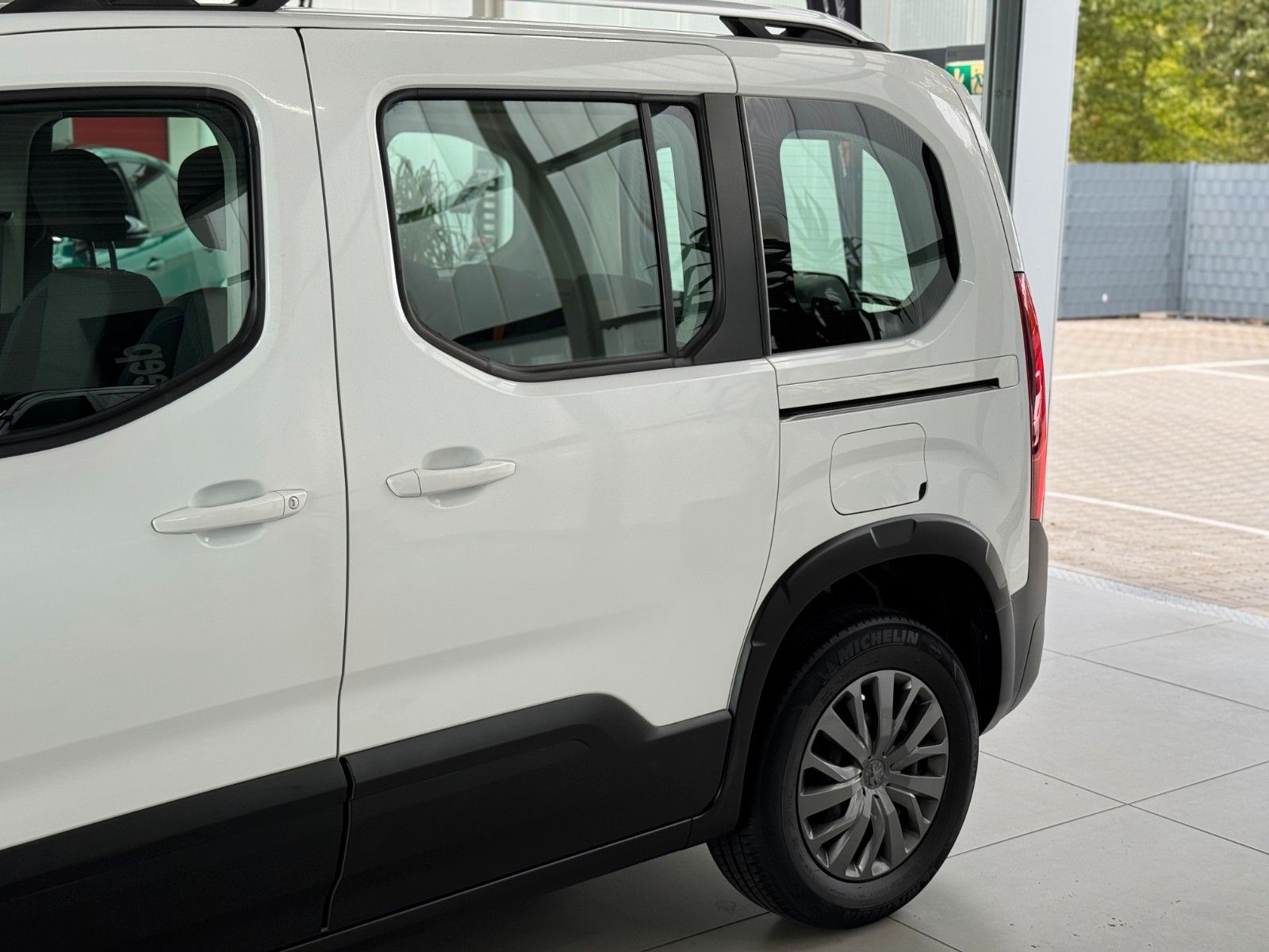 Fahrzeugabbildung Peugeot Rifter 1.5 HDI Allure AHK Klima Drive-Assist-Pak