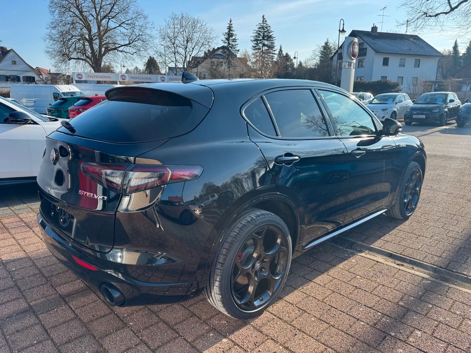 Fahrzeugabbildung Alfa Romeo Stelvio VELOCE 280 PS Glasdach Memory AHK elektr