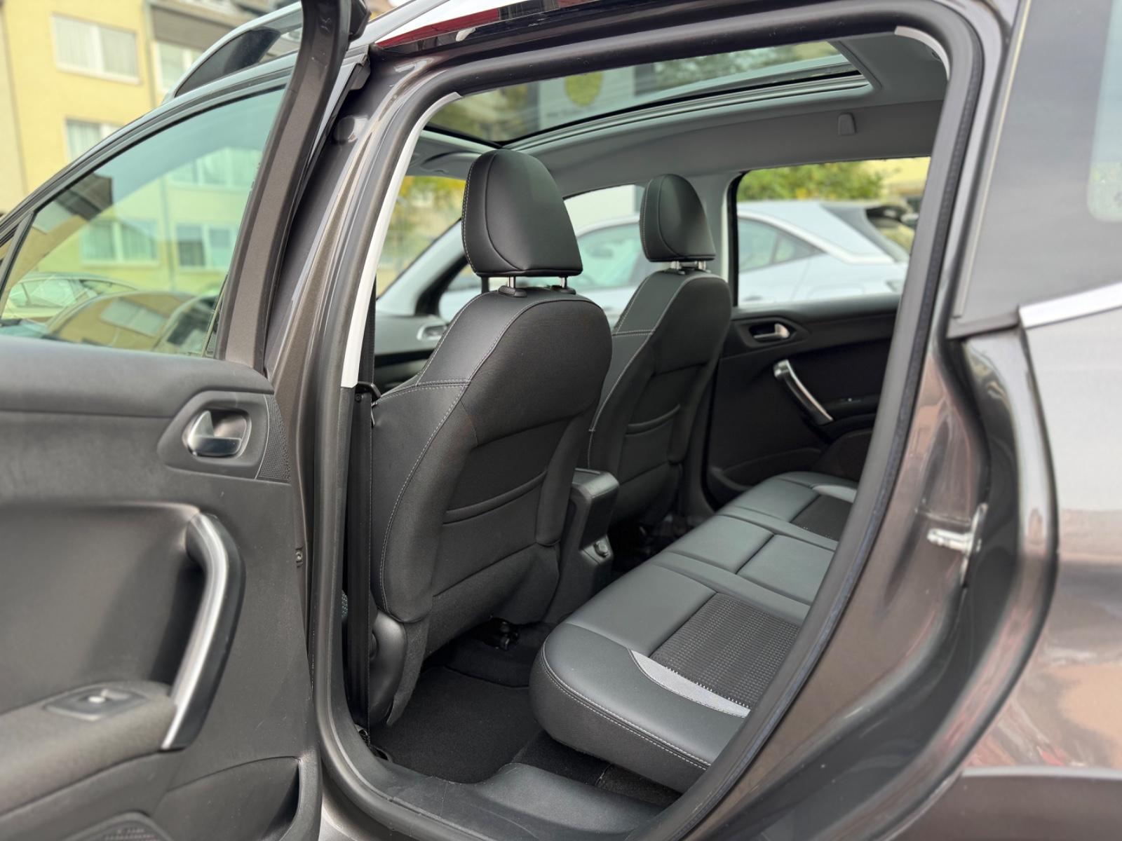 Peugeot 2008 Allure*NAVI*KAM*PDC*TEMPO*PANO*AUTOMATIK
