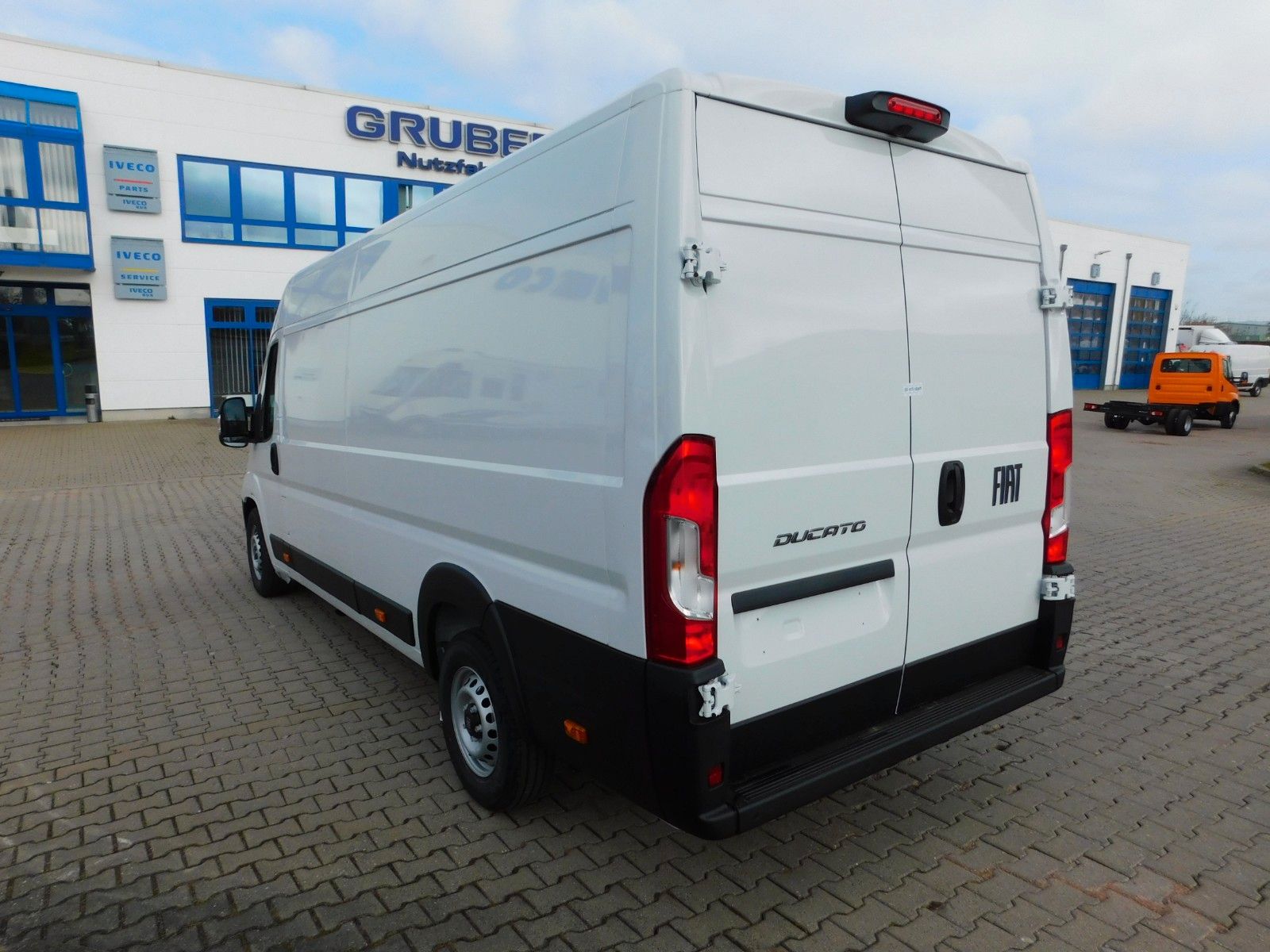 Fahrzeugabbildung Fiat Ducato H2 Kastenwagen 35 L4H2 140 Multijet Maxi