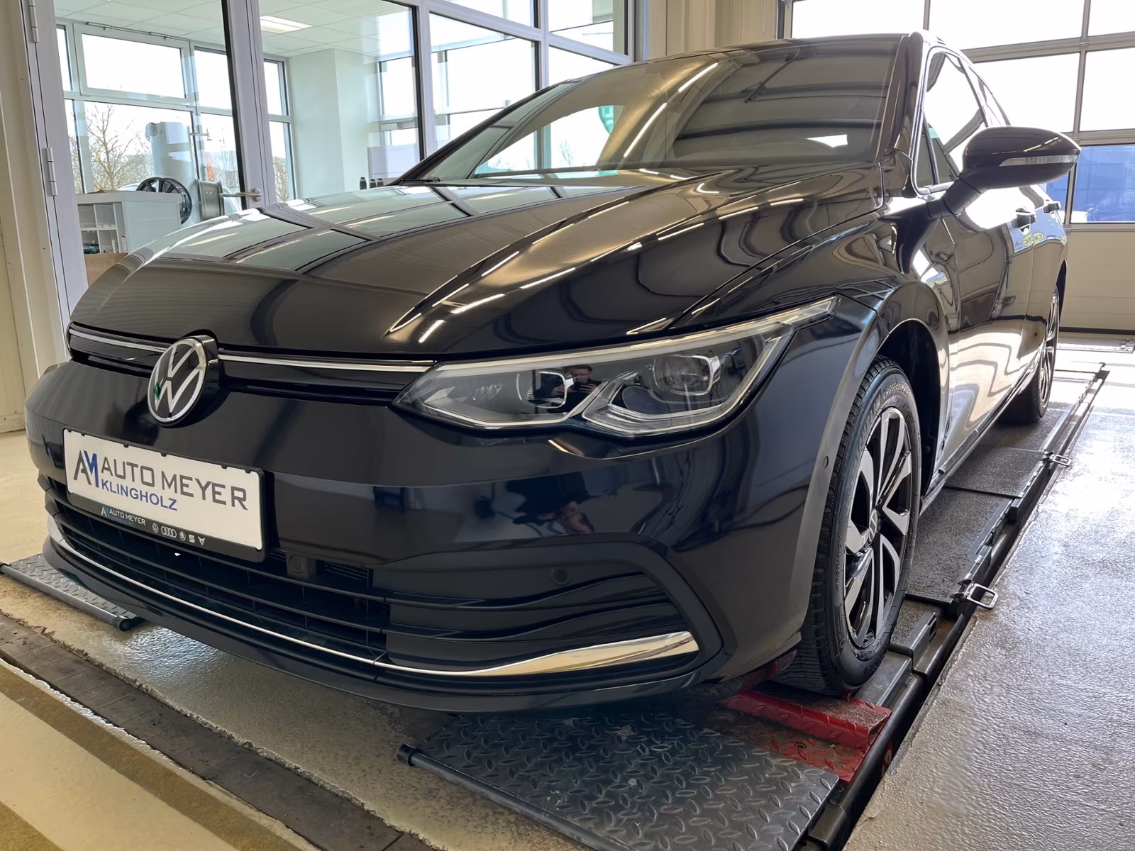 Volkswagen Golf VIII ACTIVE 1.5 TSI Standhzg. HUD Navi LEDP