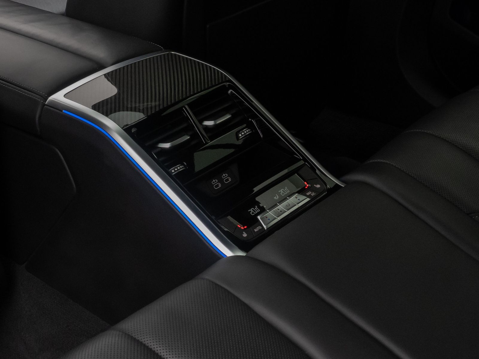 Fahrzeugabbildung BMW M850i xD Gran Coupé 360°Laser SoftCl DispKey 20"