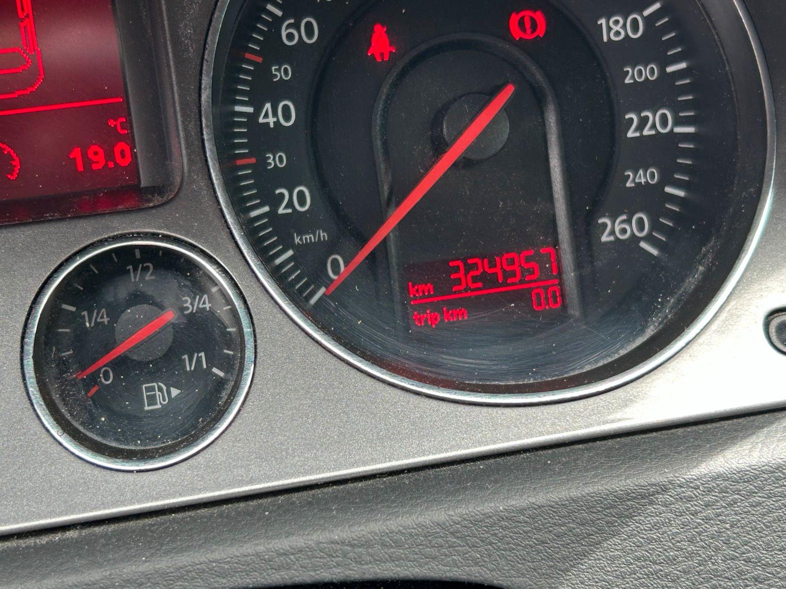 Volkswagen Passat 2008 — interior