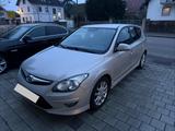Hyundai i30 CW blue 1.6 CRDi 66 kW Classic Classic - Hyundai i30 aus 2012 mit Diesel-Antrieb: Kombi
