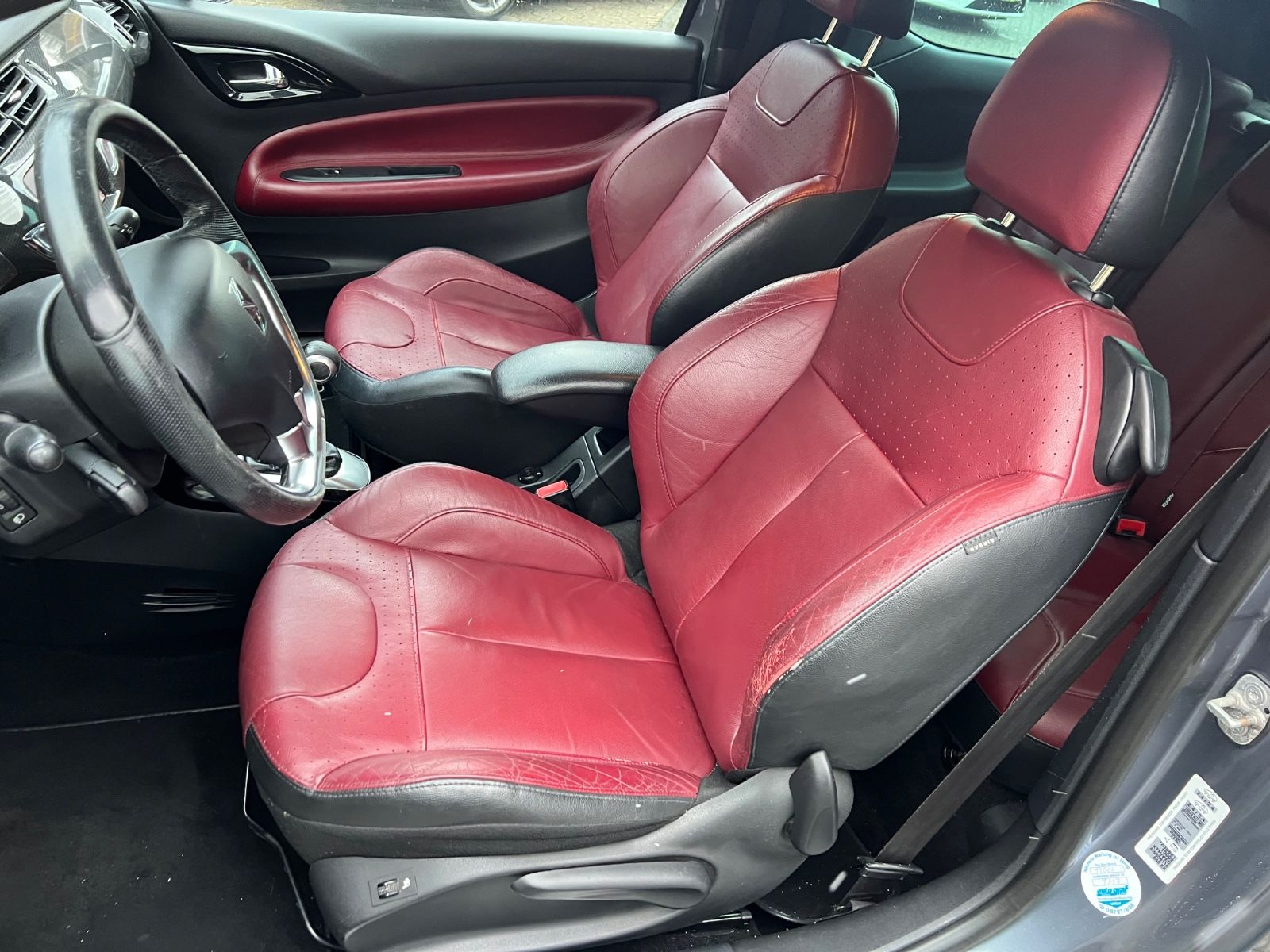 Fahrzeugabbildung Citroën DS3 SportChic *BI-COLOUR* Citroen Racing Sport *