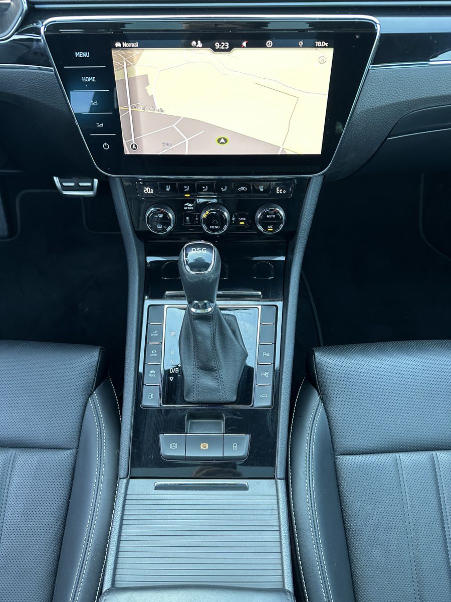 Fahrzeugabbildung SKODA Superb Combi 1.4 TSI L&K iV NAV+LED+AHK+360°+ACC