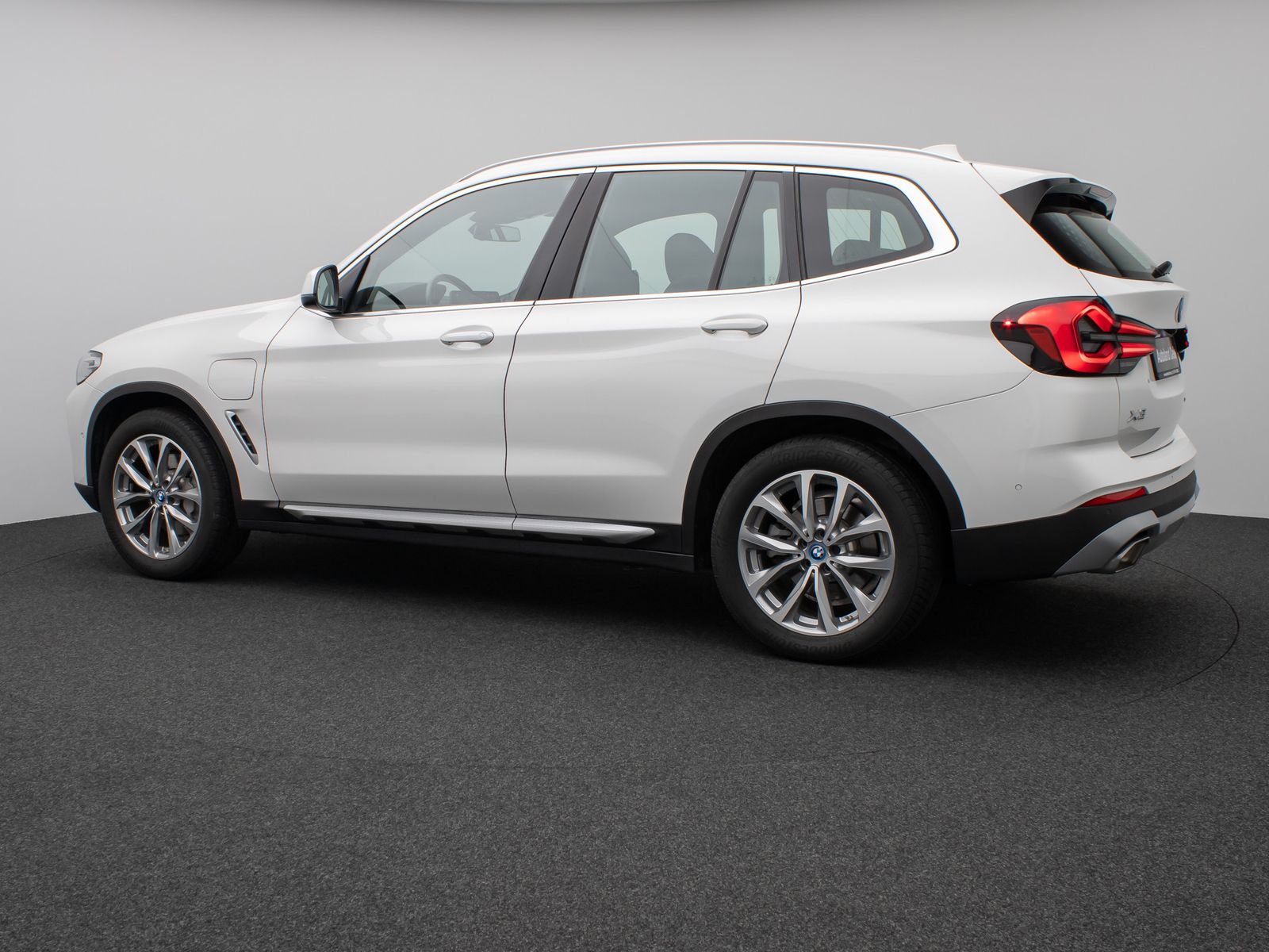 Fahrzeugabbildung BMW X3 xD30e  Panorama Kamera HUD DAB H/K AHK Sport