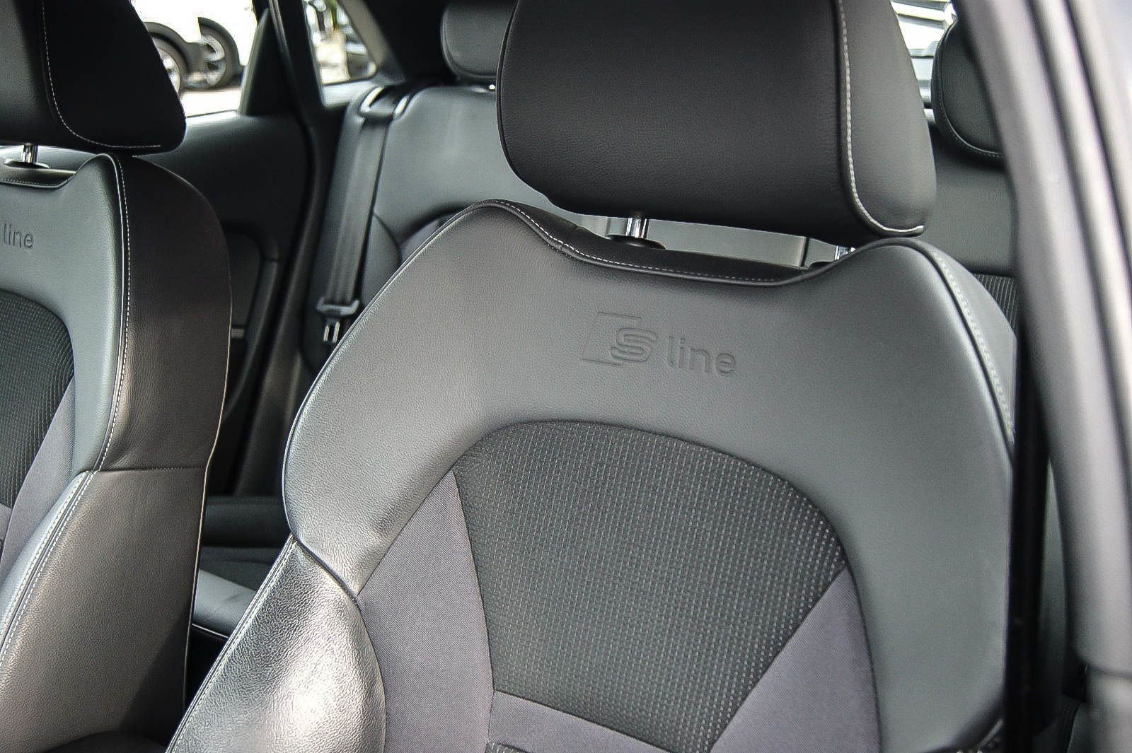 Fahrzeugabbildung Audi A1 Sportback S line Sportpaket NAVIGATION PDC