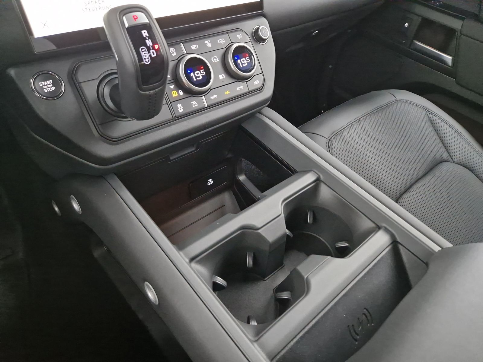 LAND ROVER Defender D250 X-Dynamic SE AHK Pano – Bild 19
