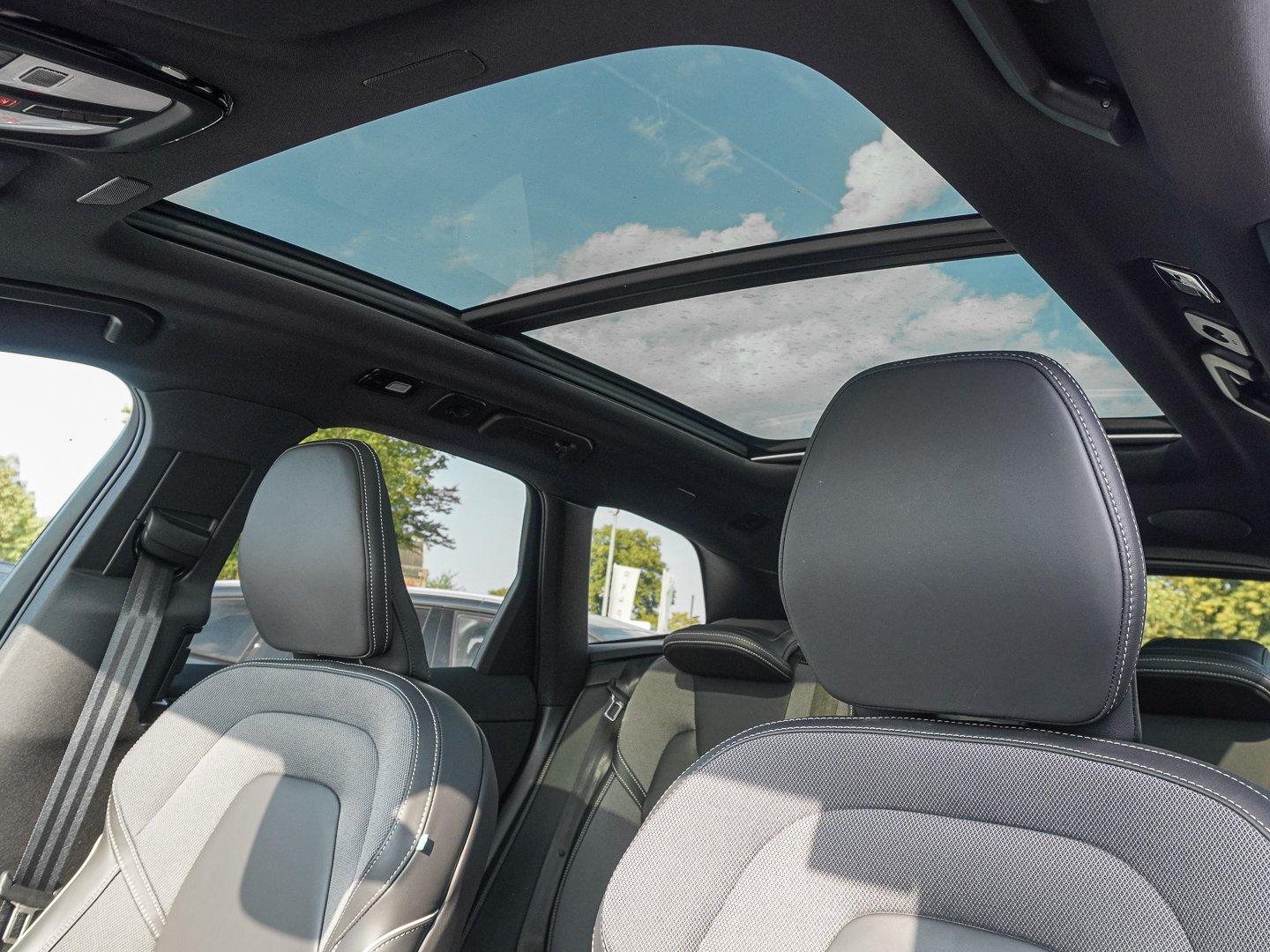 Volvo XC60 T8 AWD Black Edition Ultra Plug-in Hybrid