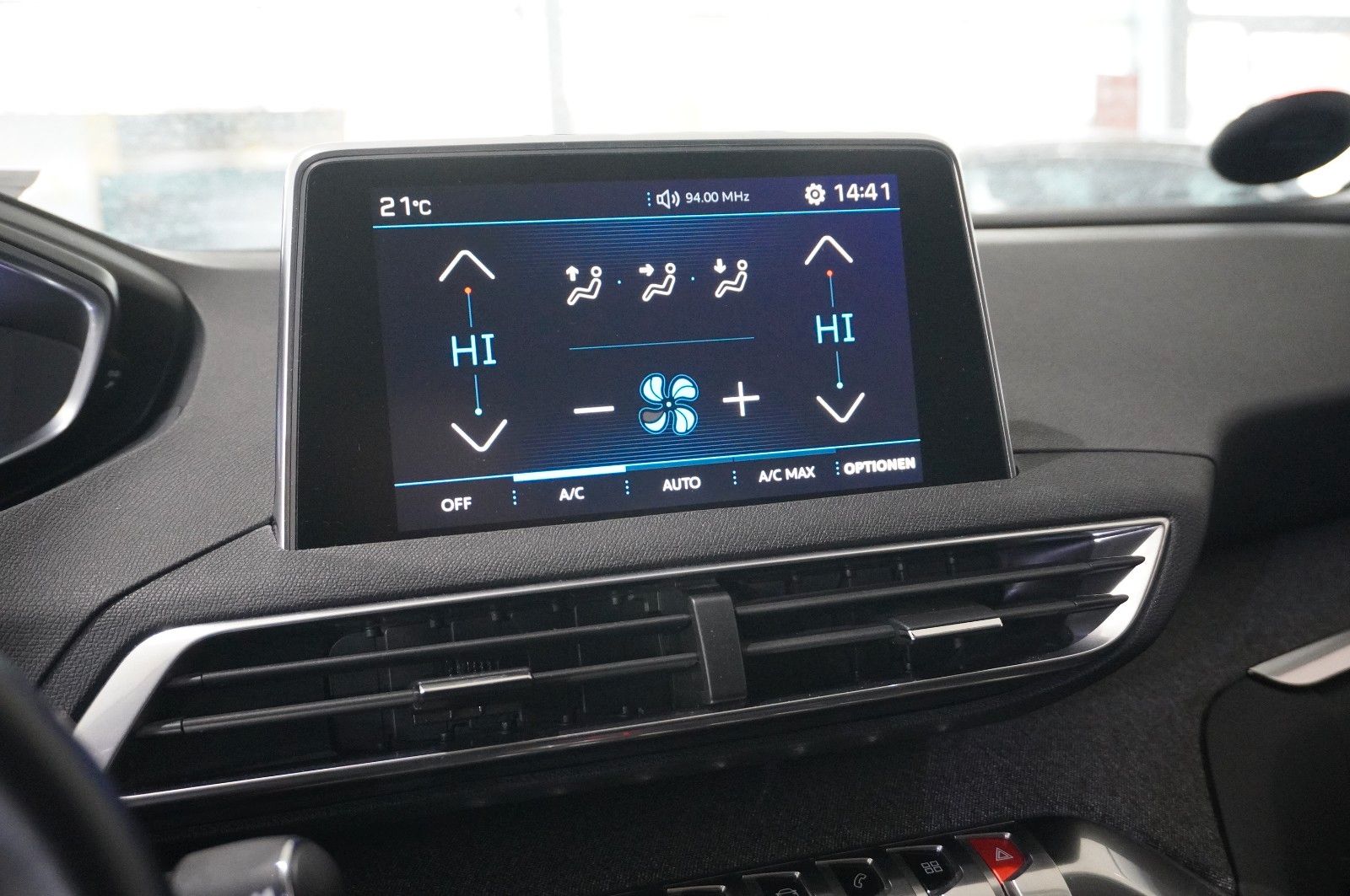 Fahrzeugabbildung Peugeot 3008 1.6D ALLURE NAVI/LED/KAMERA/SHZ/VIRTU./AHK