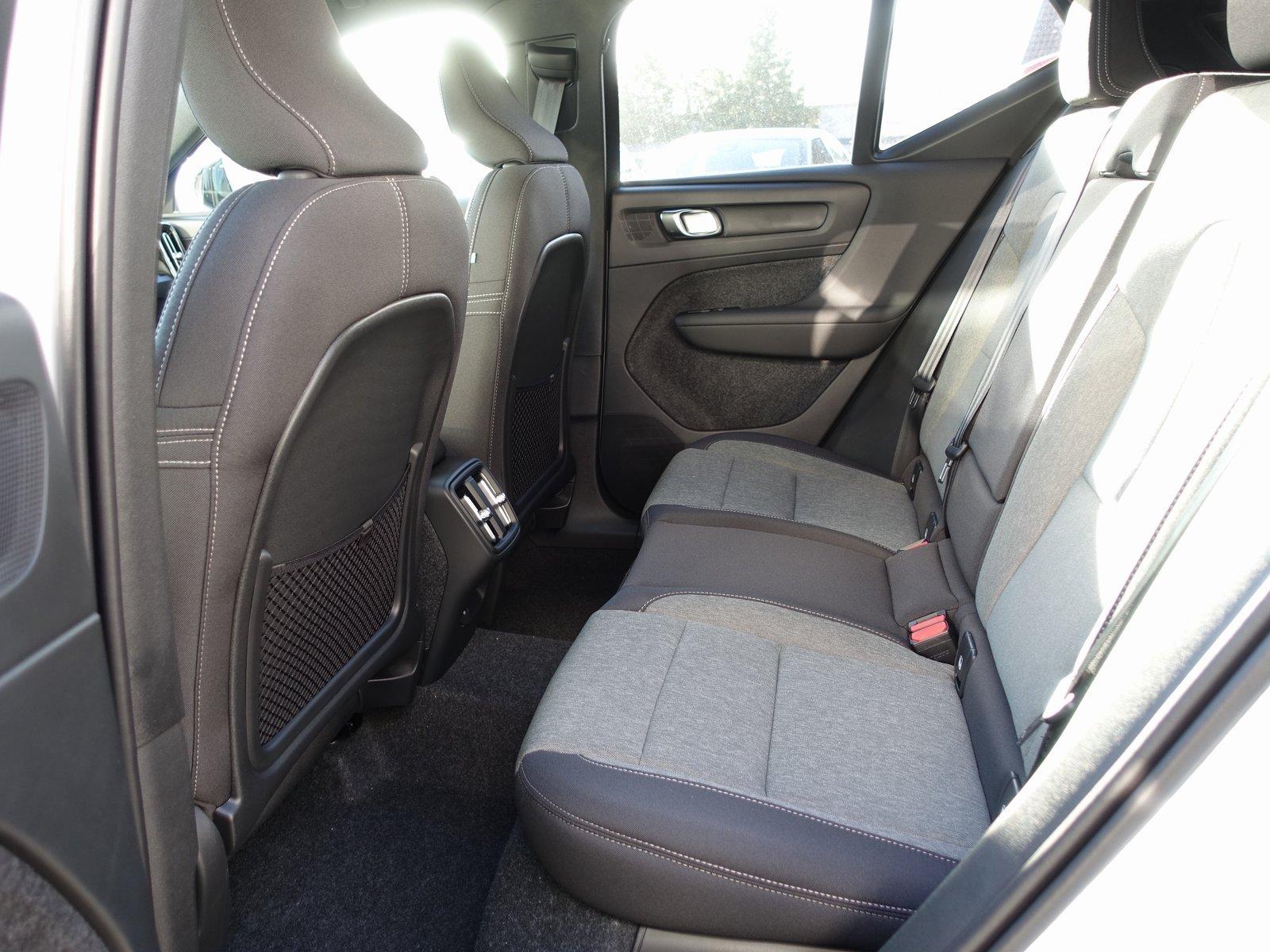 Volvo XC40 Black Edition Plus B3/E-Sitze/H&K