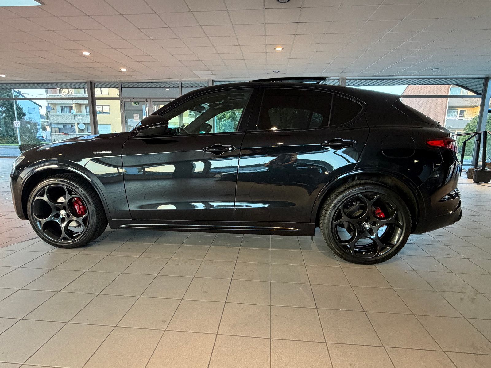 Fahrzeugabbildung Alfa Romeo Stelvio Veloce Q4/PANORAMA/H&K-SOUND/21''ZOLL