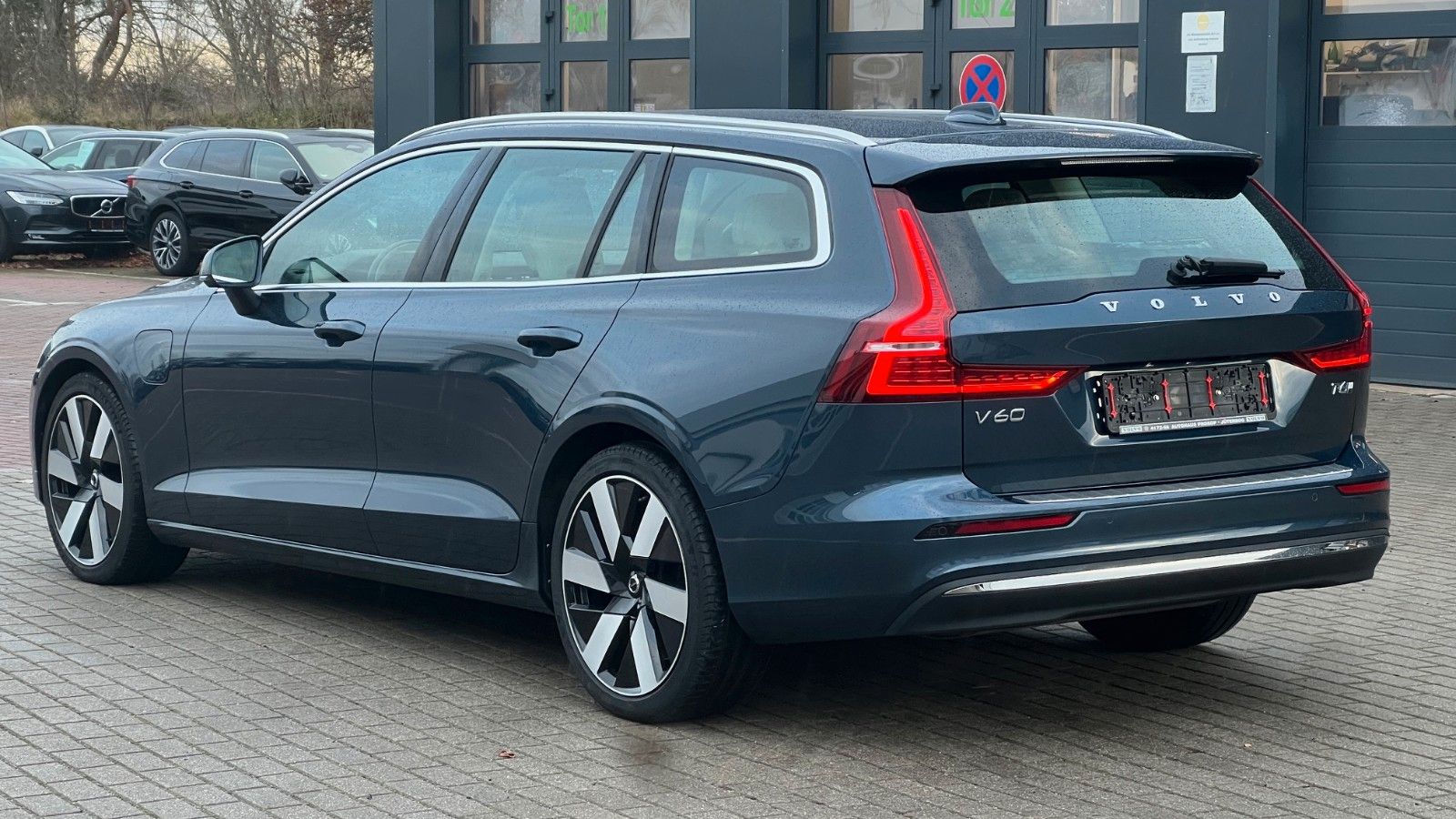 Fahrzeugabbildung Volvo V60 T6 PHEV AWD Essential *Leder*PDC*LHZG*