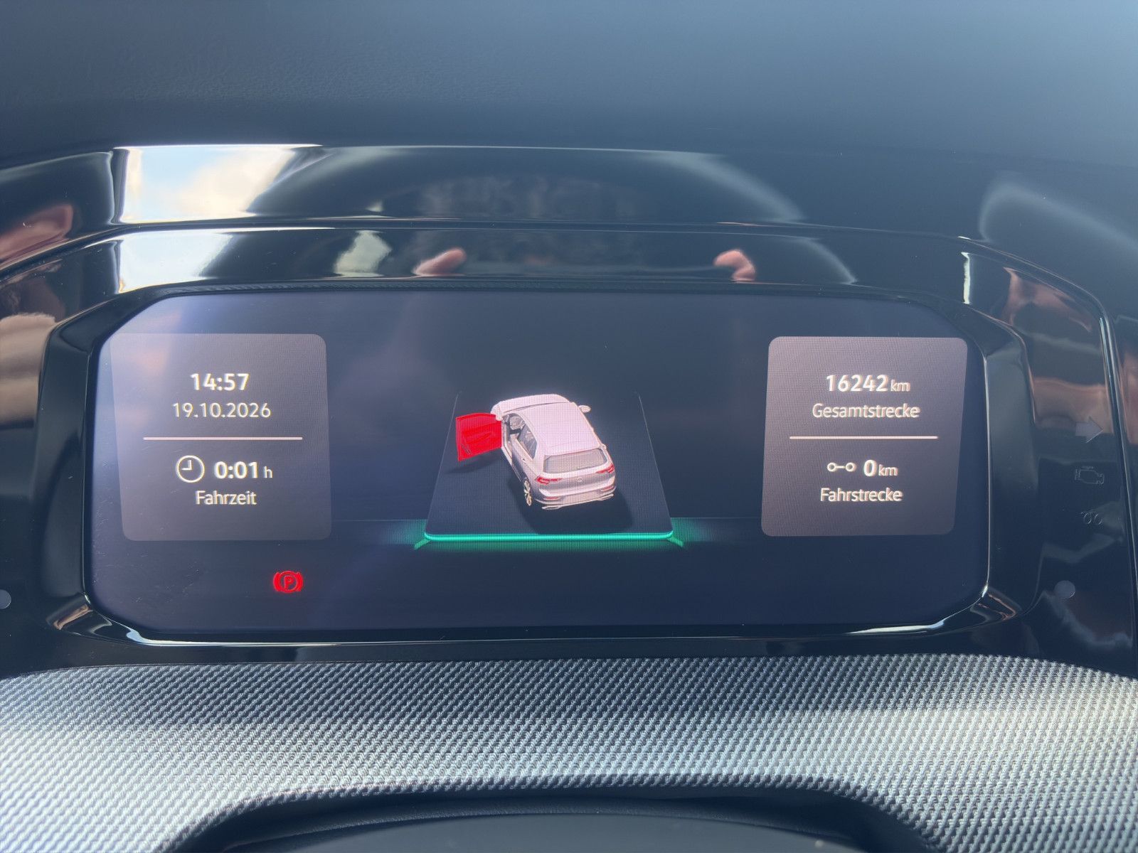 Fahrzeugabbildung Volkswagen Golf VIII R-Line/ACC/Navi/Ambiente/Apple CarPlay