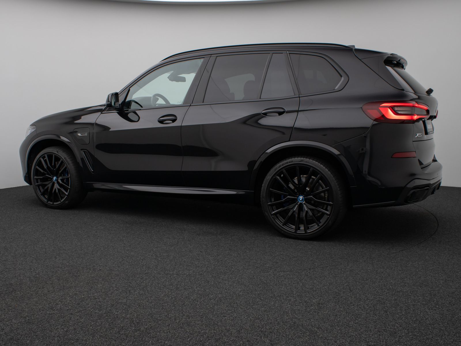 Fahrzeugabbildung BMW X5 xD45e M Sport Panorama Laser 360°HUD DAB HiFi