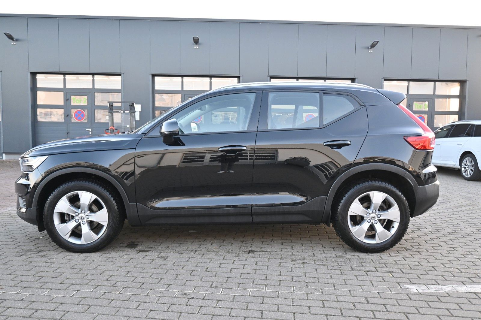 Fahrzeugabbildung Volvo XC40 T3 Benzin Momentum*RFK*FSHZG*