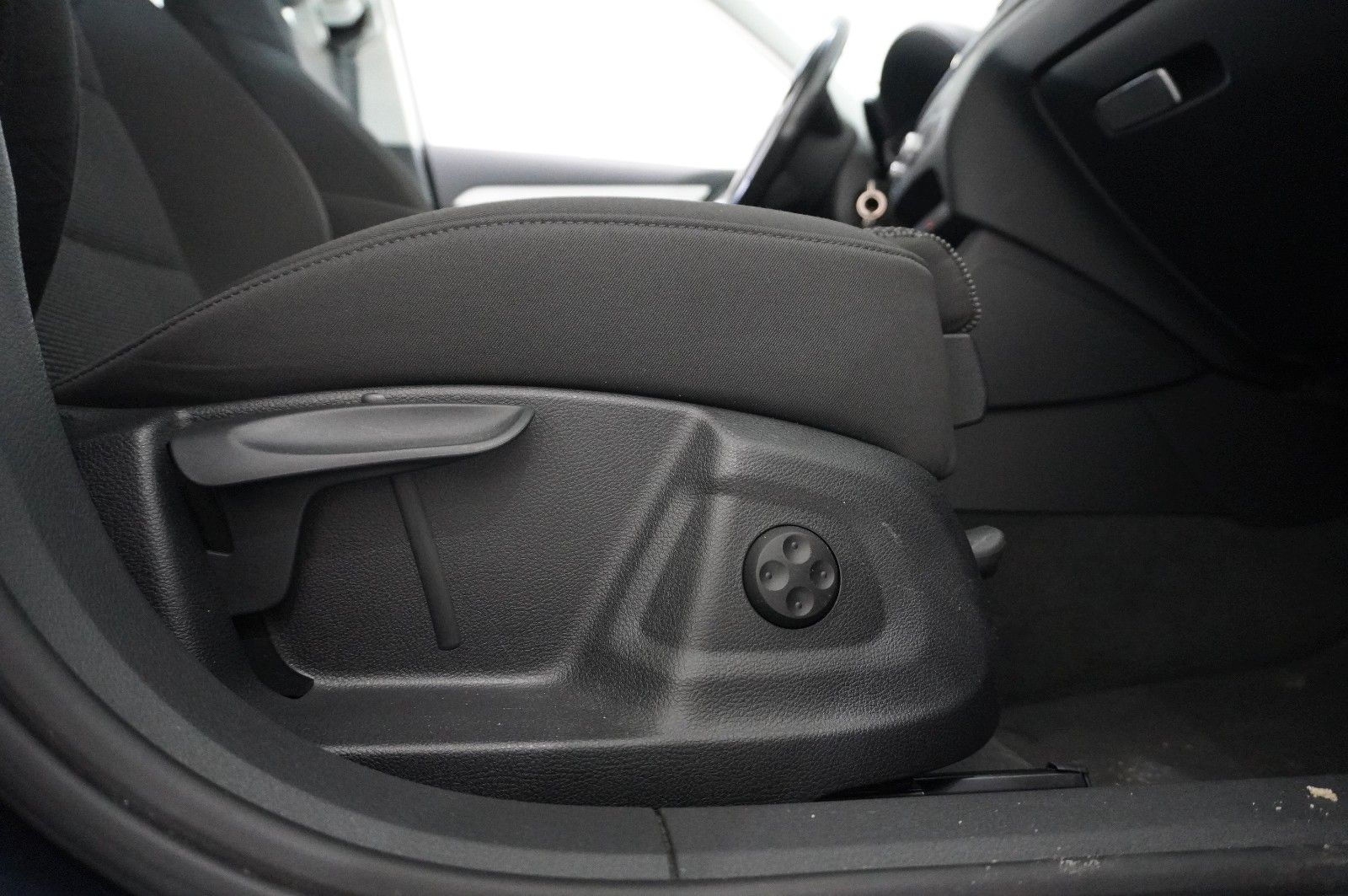 Fahrzeugabbildung Audi Q3 1.4 TFSI ULTRA SPORT NAVI/SHZ/PDC/SPORT/AHK