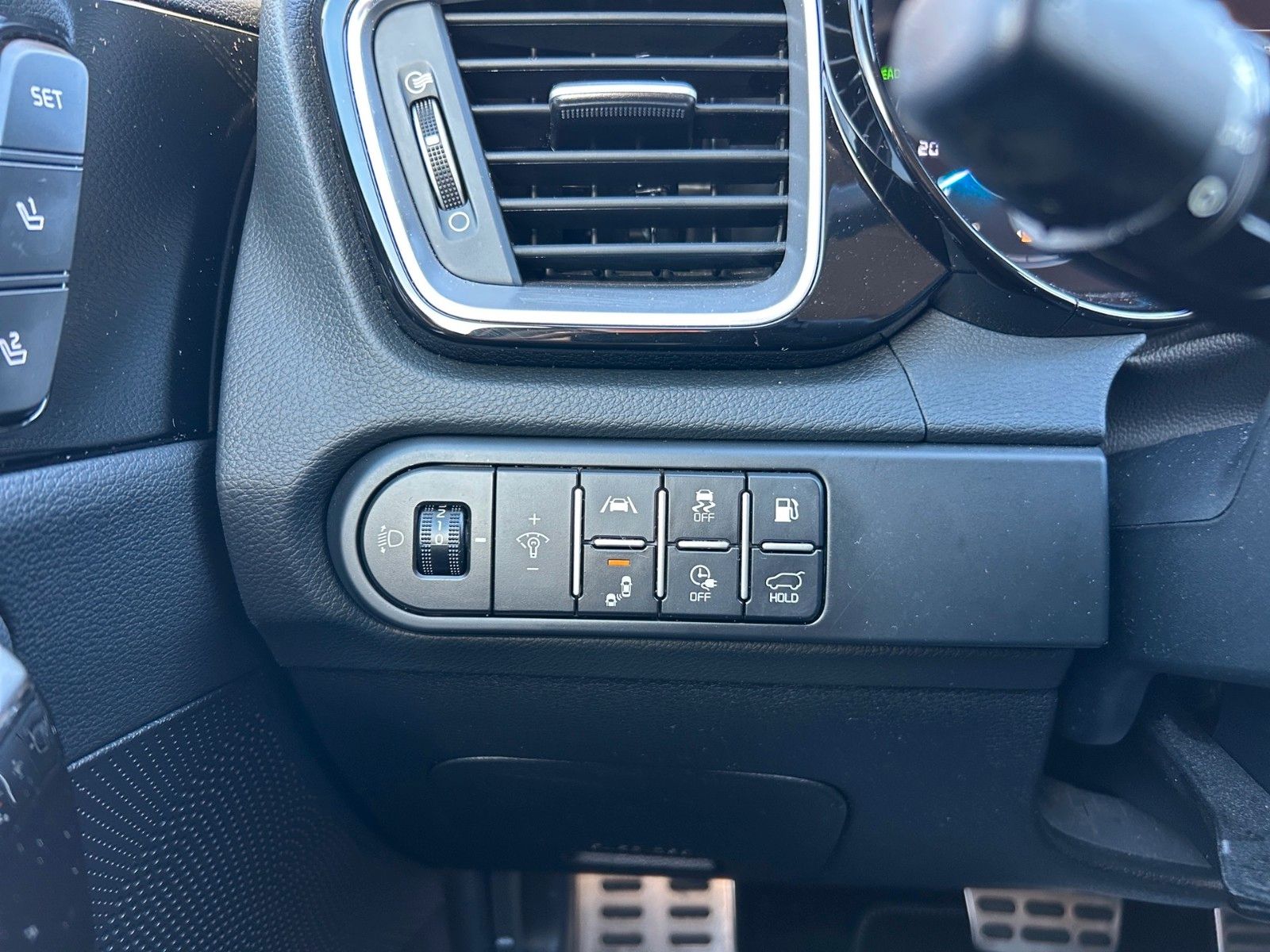 Fahrzeugabbildung Kia CEED KOMBI PHEV PLATINUM VOLL 1HD AHK GARANTIE29