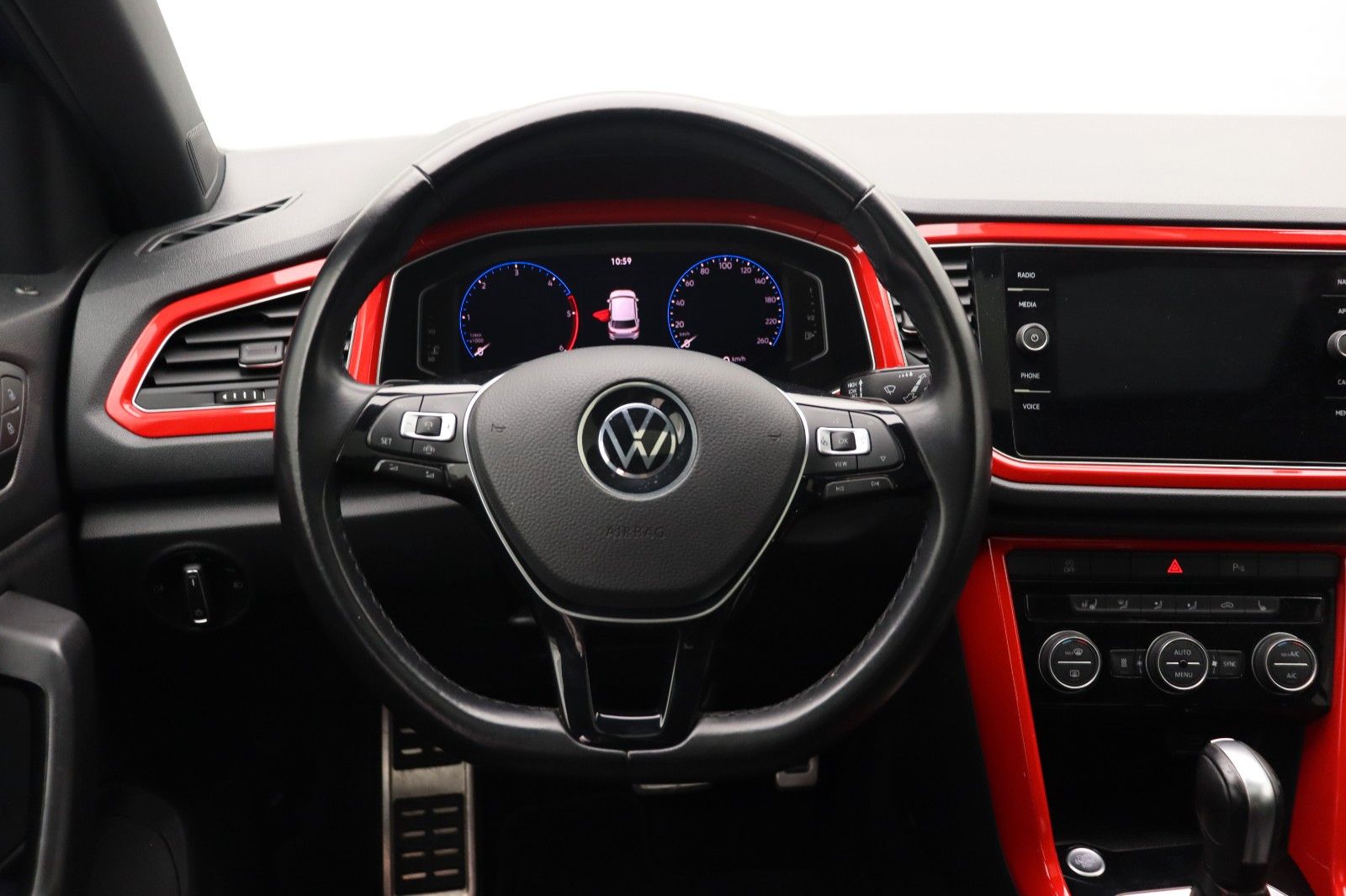 Fahrzeugabbildung Volkswagen T-Roc Sport 4M DCC ACC Panorama Kamera Standhz