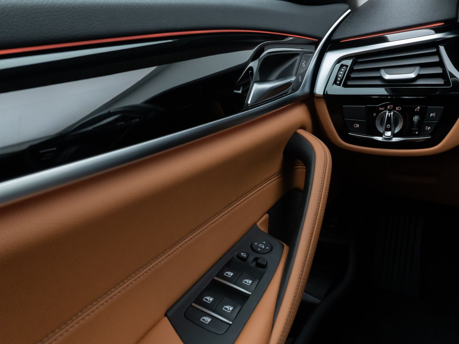 Fahrzeugabbildung BMW 520d Panorama Kamera DAB HiFi AHK M Sport Alarm