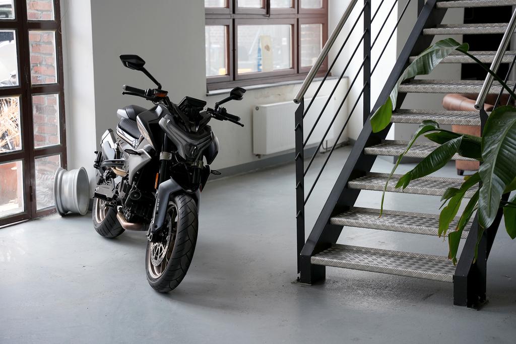 CFMOTO 800NK Advanced | 1. Hand | TOP ZUSTAND |
