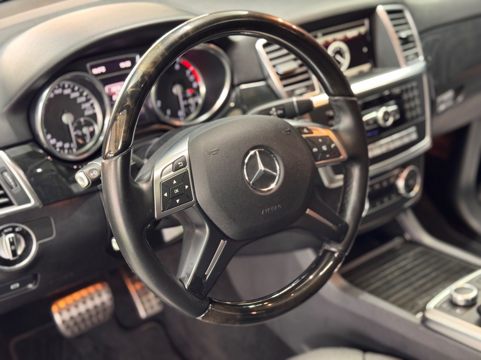 Fahrzeugabbildung Mercedes-Benz ML 400|LEDER|NAVI|SCHIEBEDACH|MASSAGE|360 KAMERA