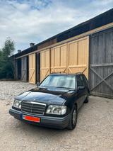 Mercedes-Benz W124 / S124 220e / T-Modell / TÜV-Neu / Yo... - Mercedes-Benz 220 mit Benzin-Antrieb: Kombi