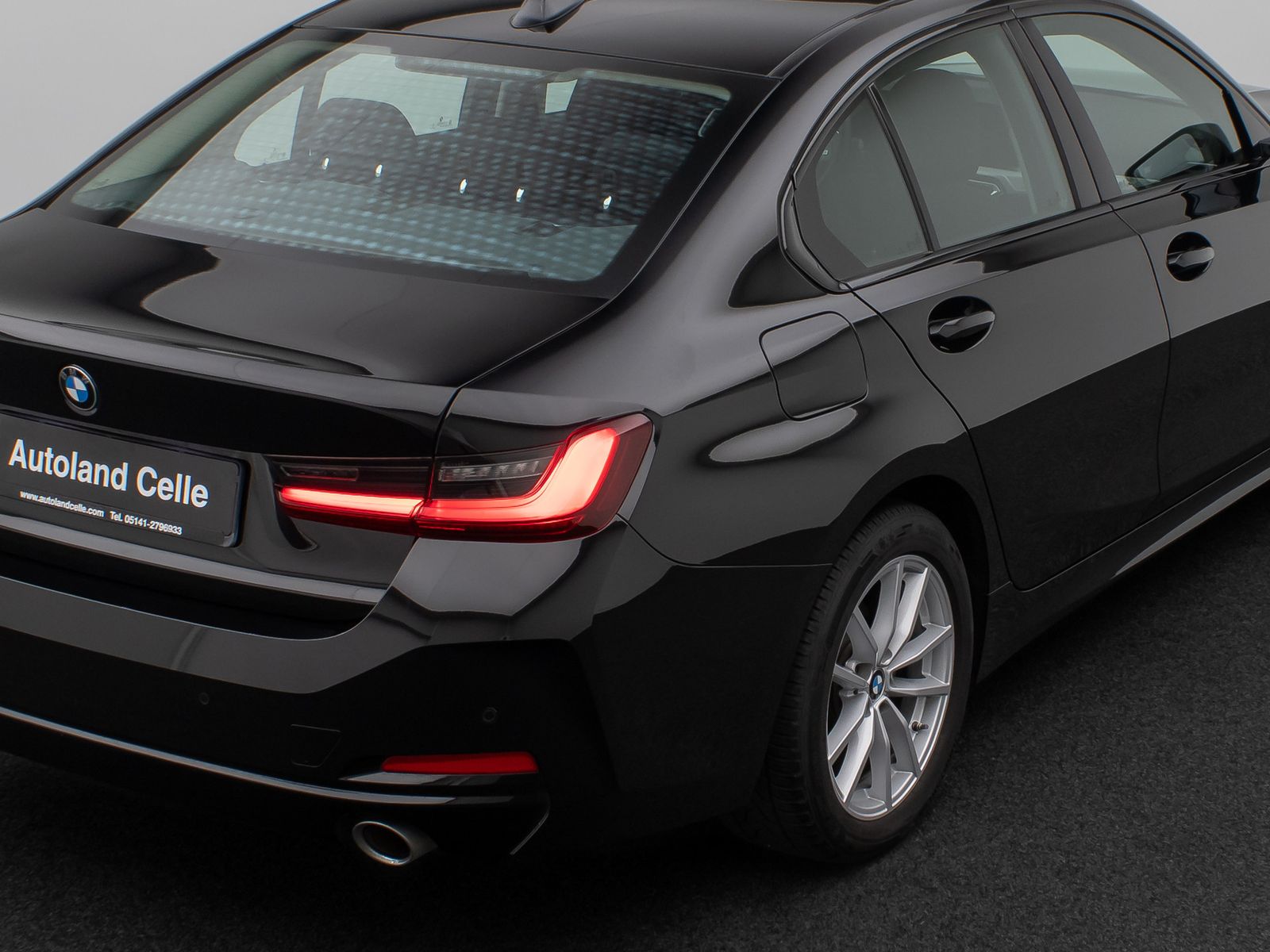 Fahrzeugabbildung BMW 318i DAB PDC Widscreen Geschwindigkeitsreg LED