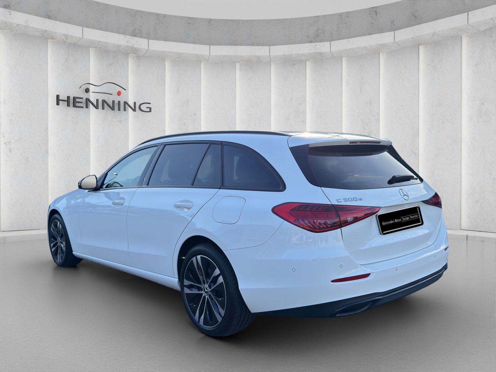 Mercedes-Benz C 300 e T Avantgarde Night Pano HUD DIS 360 AHK imagem 3