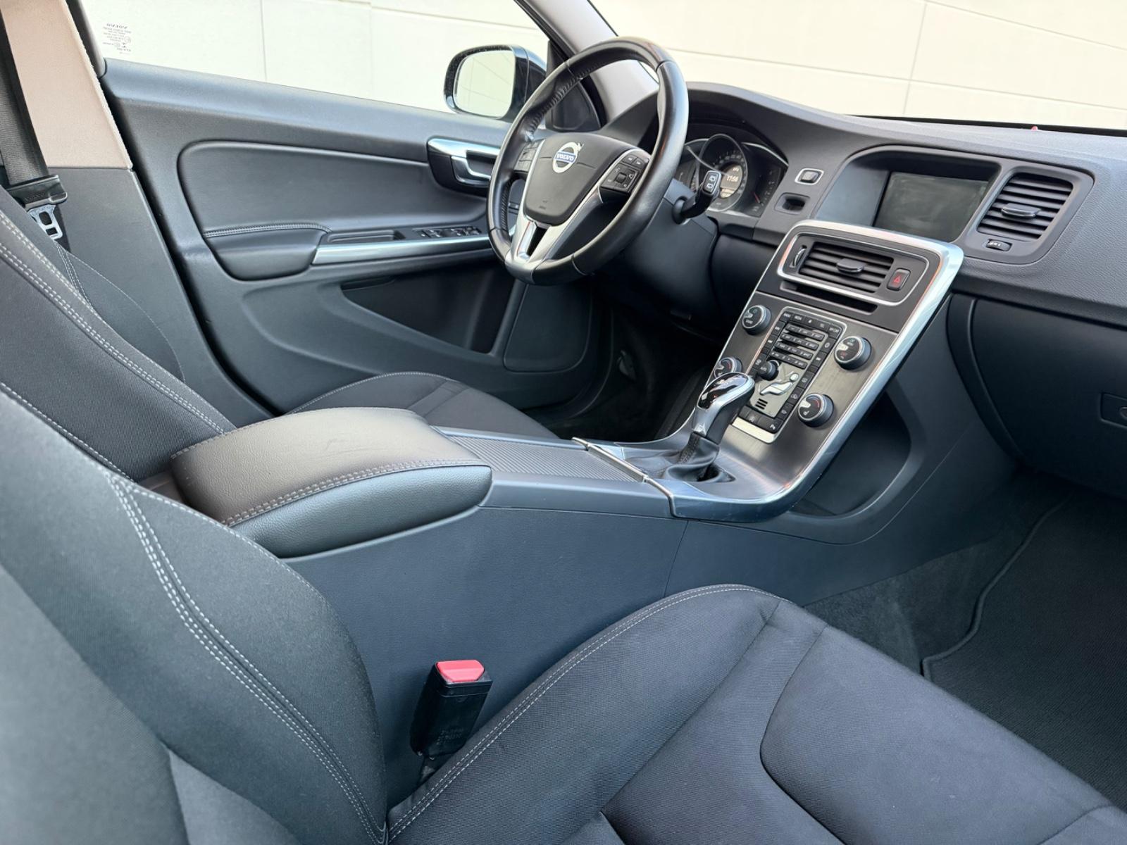 Volvo V60 D3 Cross Country Aut. NAVI+XENON+SHZ+AHK+ZR